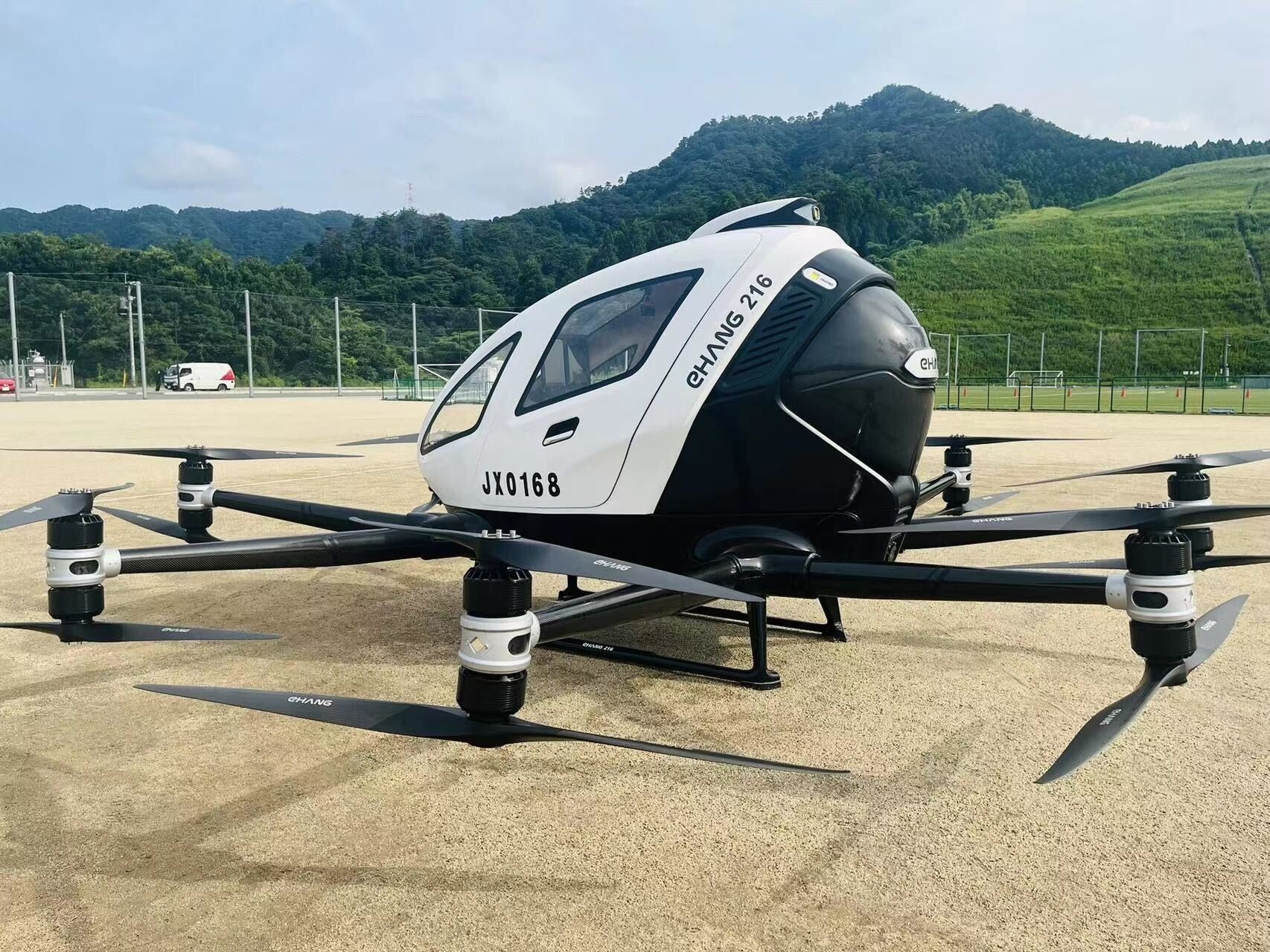 空飛ぶクルマほか LIVE】「空飛ぶクルマ」初飛行｜スカイドライブ社の「空飛ぶ