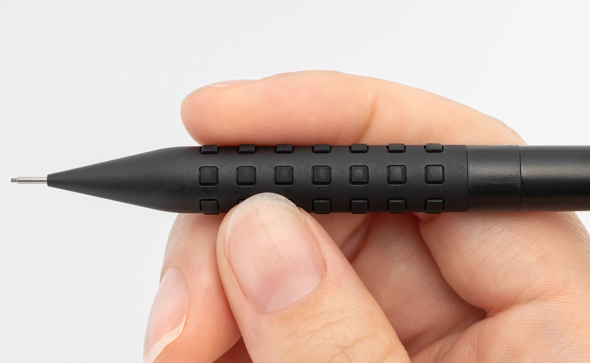 発売から35年 書く人に選ばれ続けるシャープペン スマッシュ が定番色を一新 ぺんてる株式会社のプレスリリース