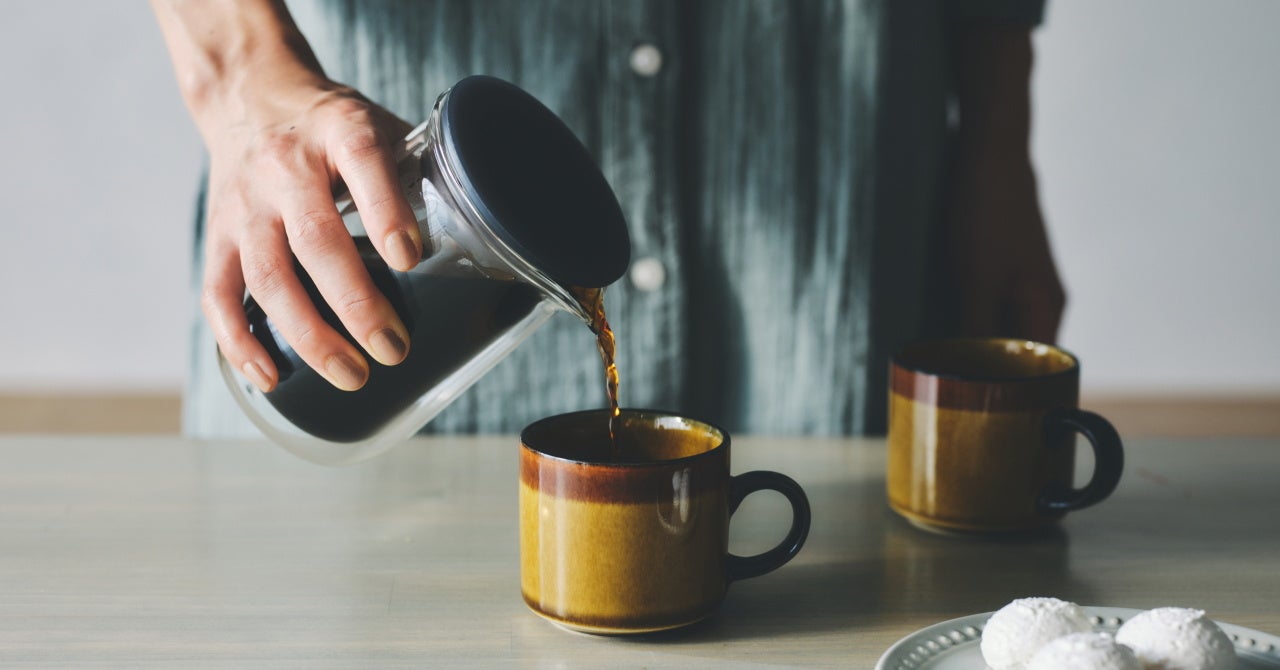 熱いコーヒーでも直接持って注げる