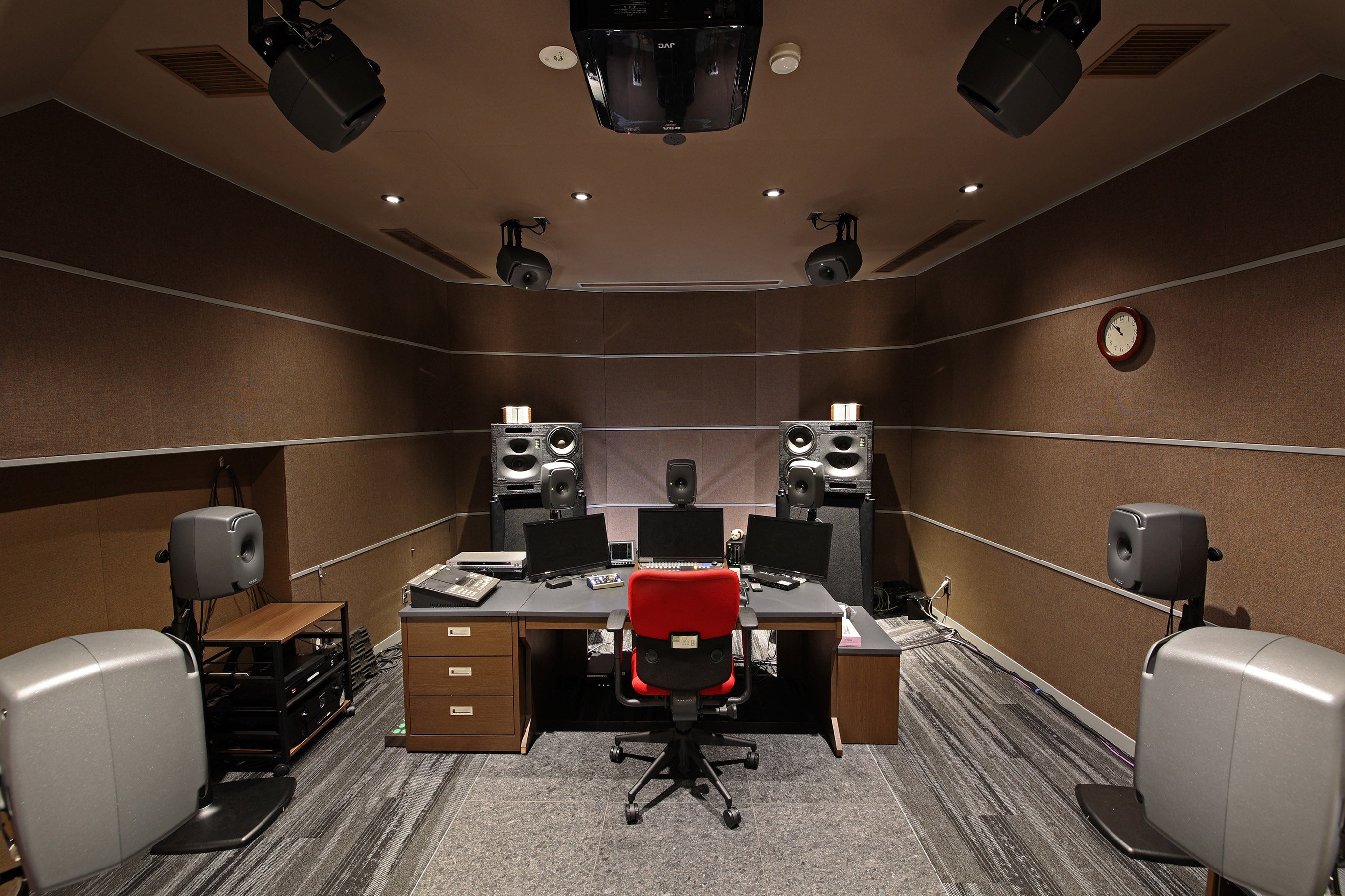 Room 213：正確なモニタリング環境で作品を仕上げます