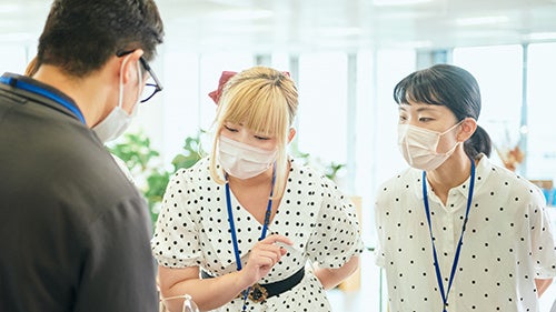 既存商品を参考に、具体的にメガネフレームに落とし込んだイメージも確認。