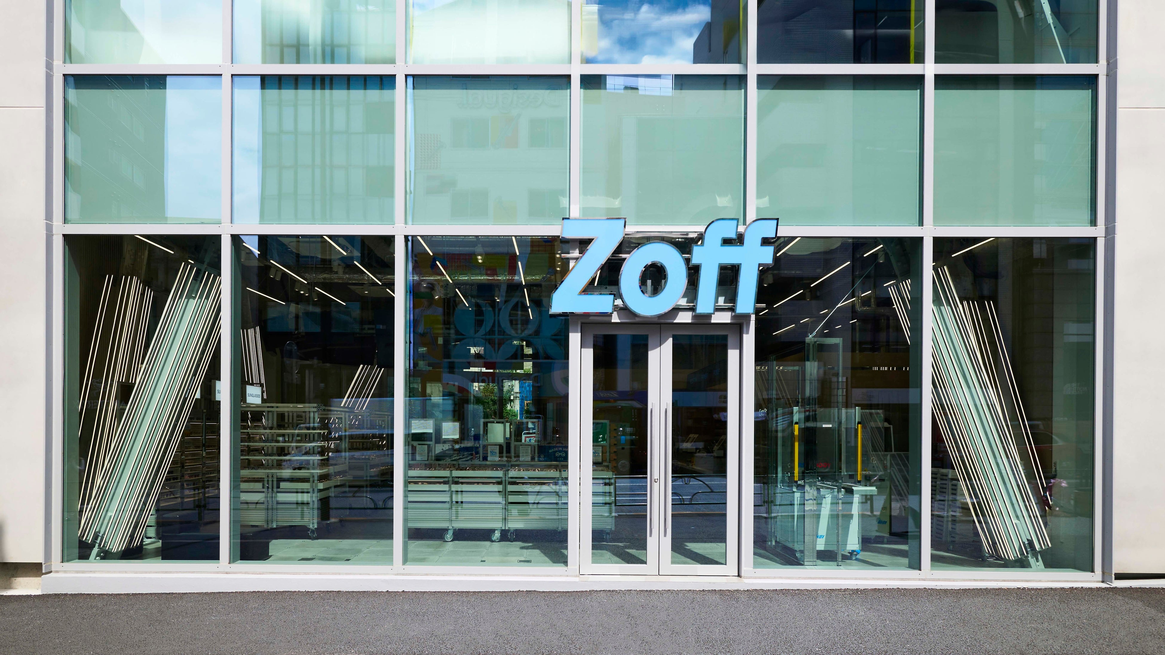 Zoffの次世代旗艦店が原宿に誕生、加工ロボットや鯖江限定フレームも。