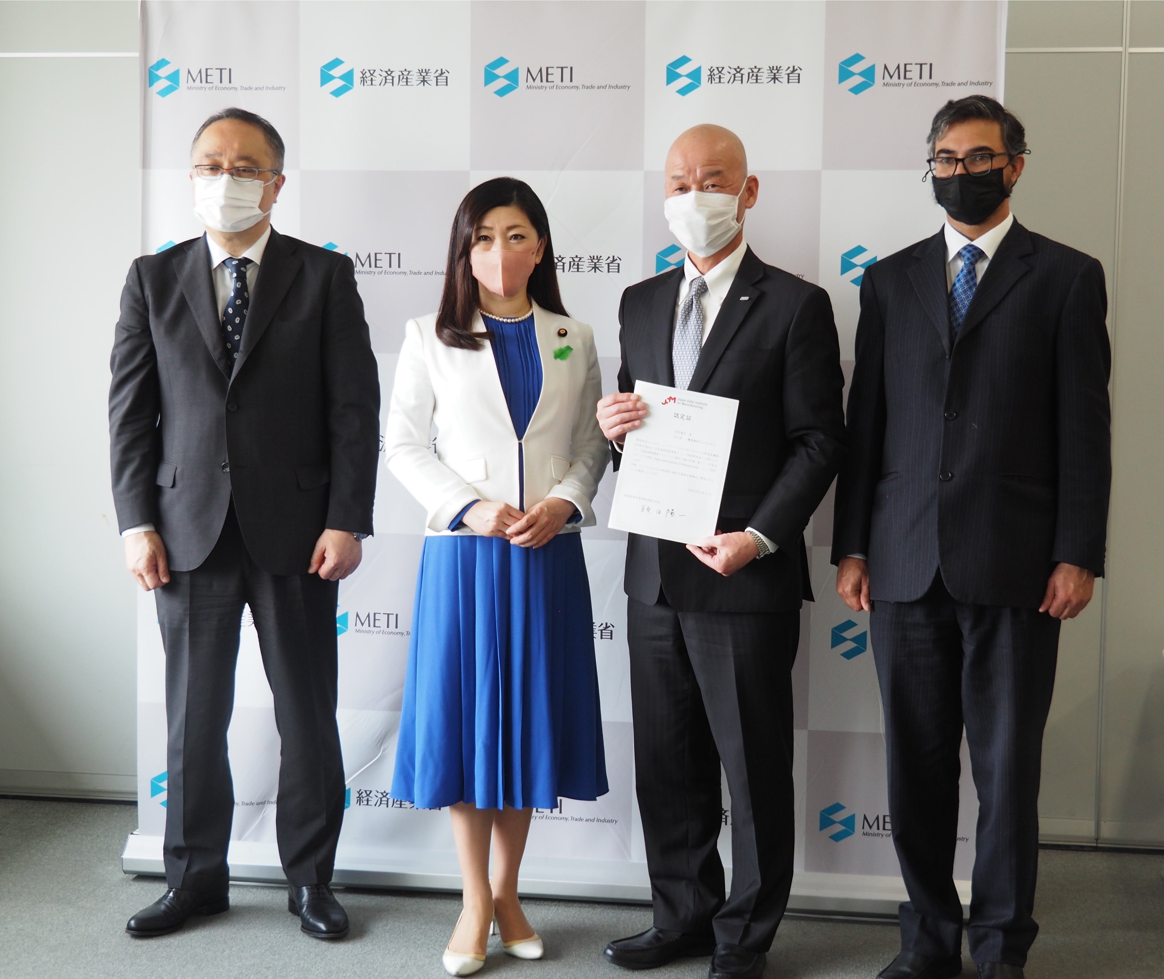 （左から） 飯田貿易経済協力局長、吉川経済産業大臣政務官、 ジェイテクト 立花経営役員、在日インド大使館 マヤンク首席公使