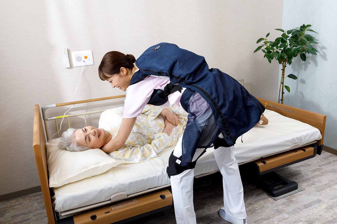 J-PAS fleairyを装着してベッド介助
