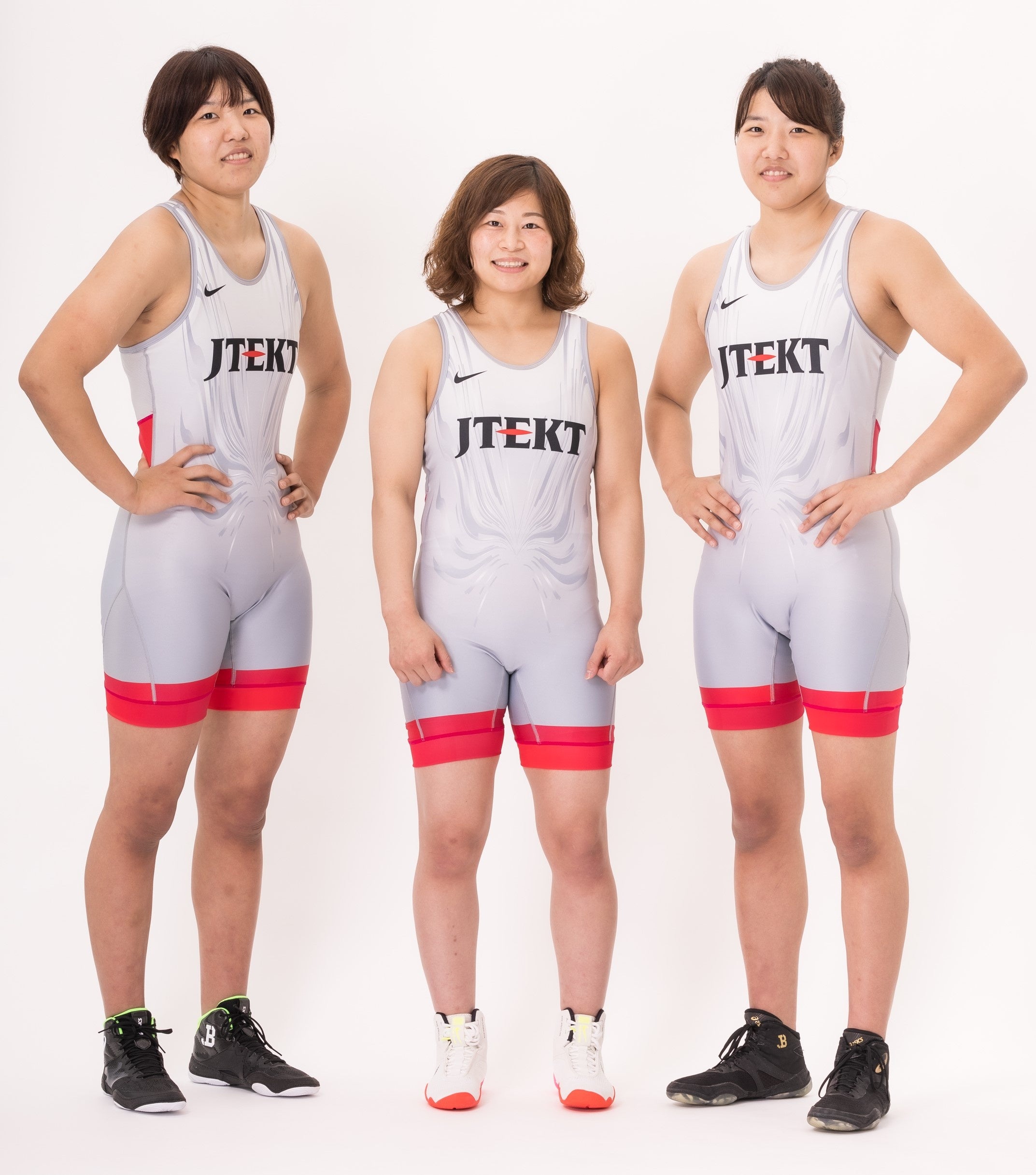 女子レスリング　左から松雪泰葉選手、志土地真優選手、松雪成葉選手