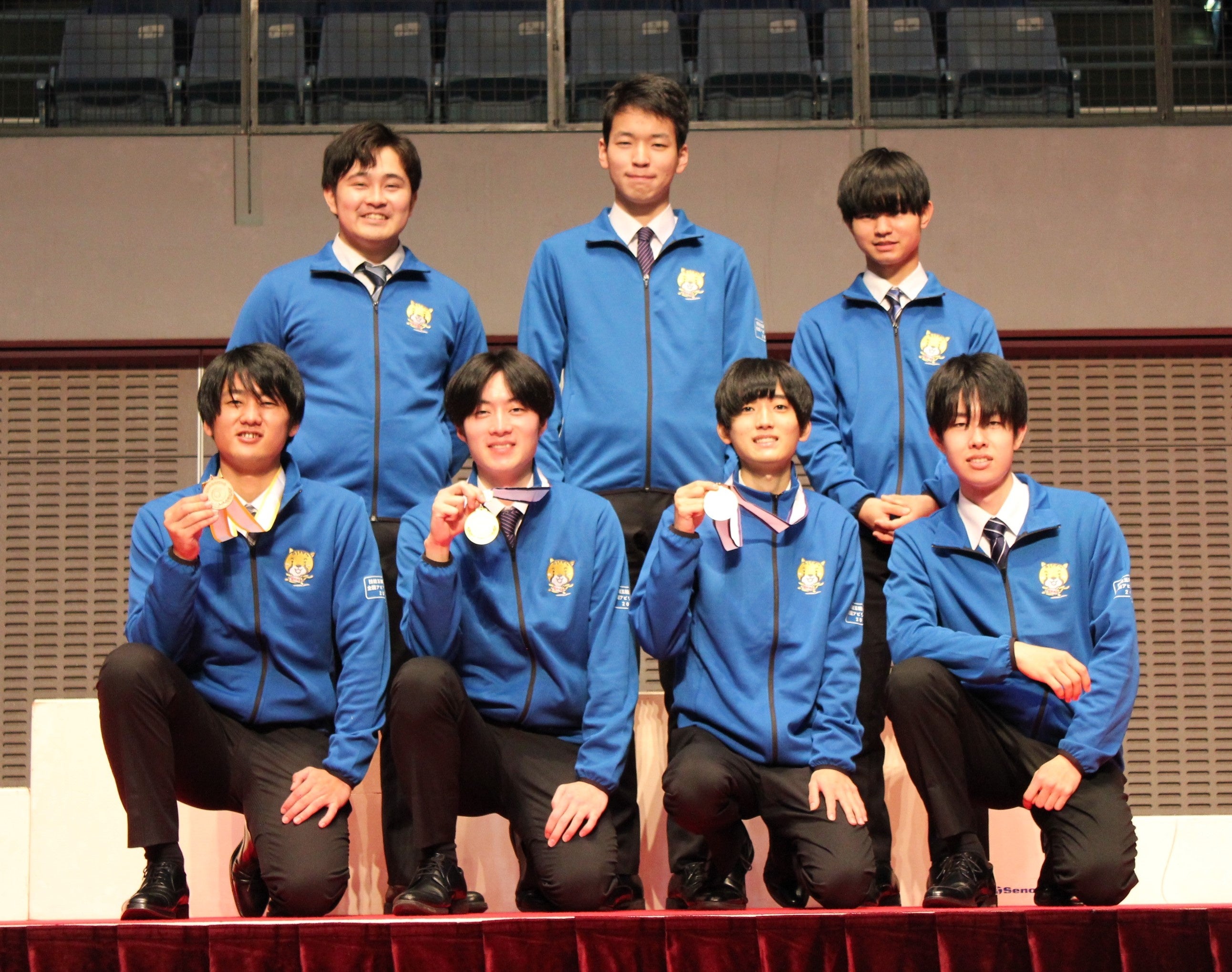 （前列左から）榊原　崇時選手、三宅　大地選手、長坂　直樹選手、城戸　源喜選手 （後列左から）藤田　晃矢選手、各務　辰希選手、上村　皇汰選手