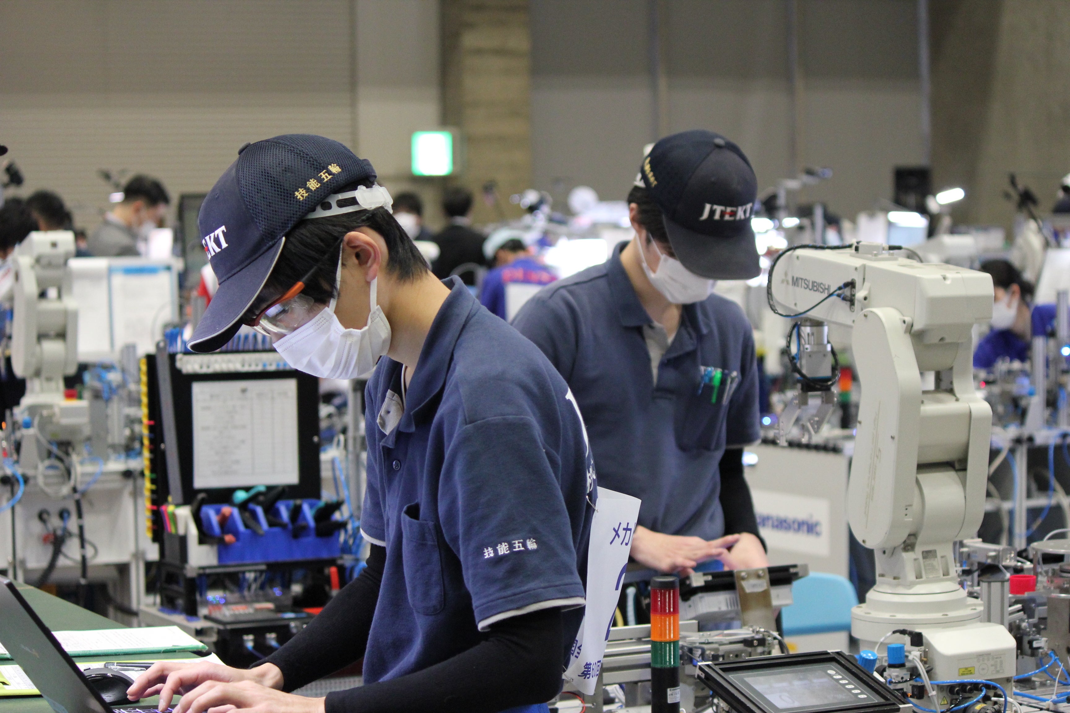 (写真手前から)長坂 直樹選手と三宅 大地選手