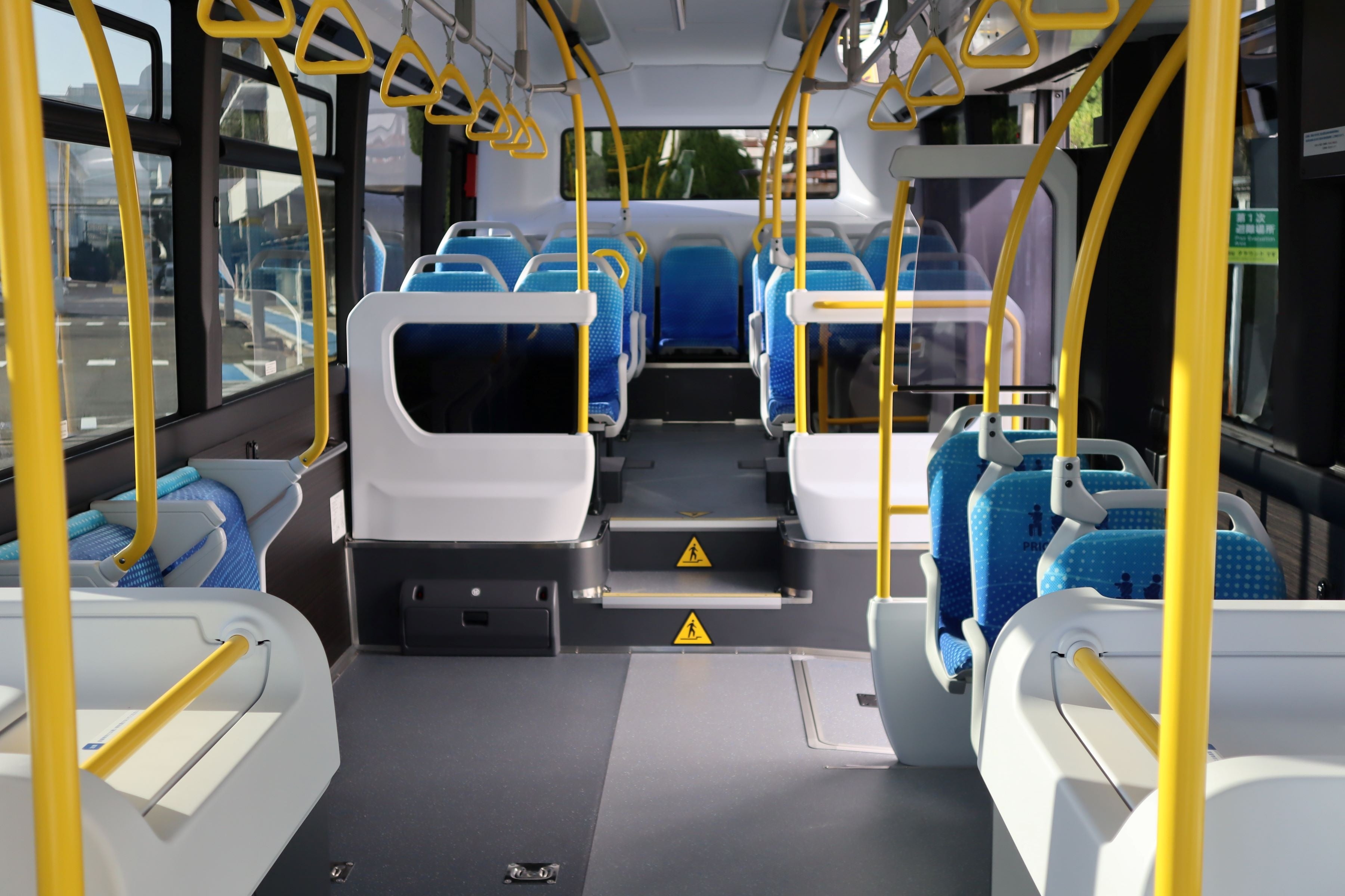 通勤用FCバス車内