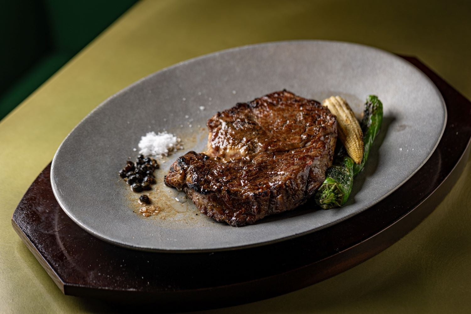 オーストラリア産 アンガス牛の 薪 焼きリブロースステーキ　300g　5,060円（税込）