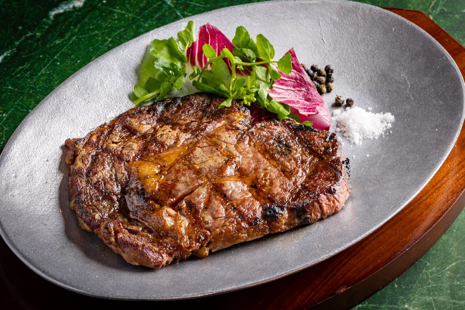 オーストラリア産 アンガス牛の 薪 焼きリブロースステーキ　300g　5,060円（税込）