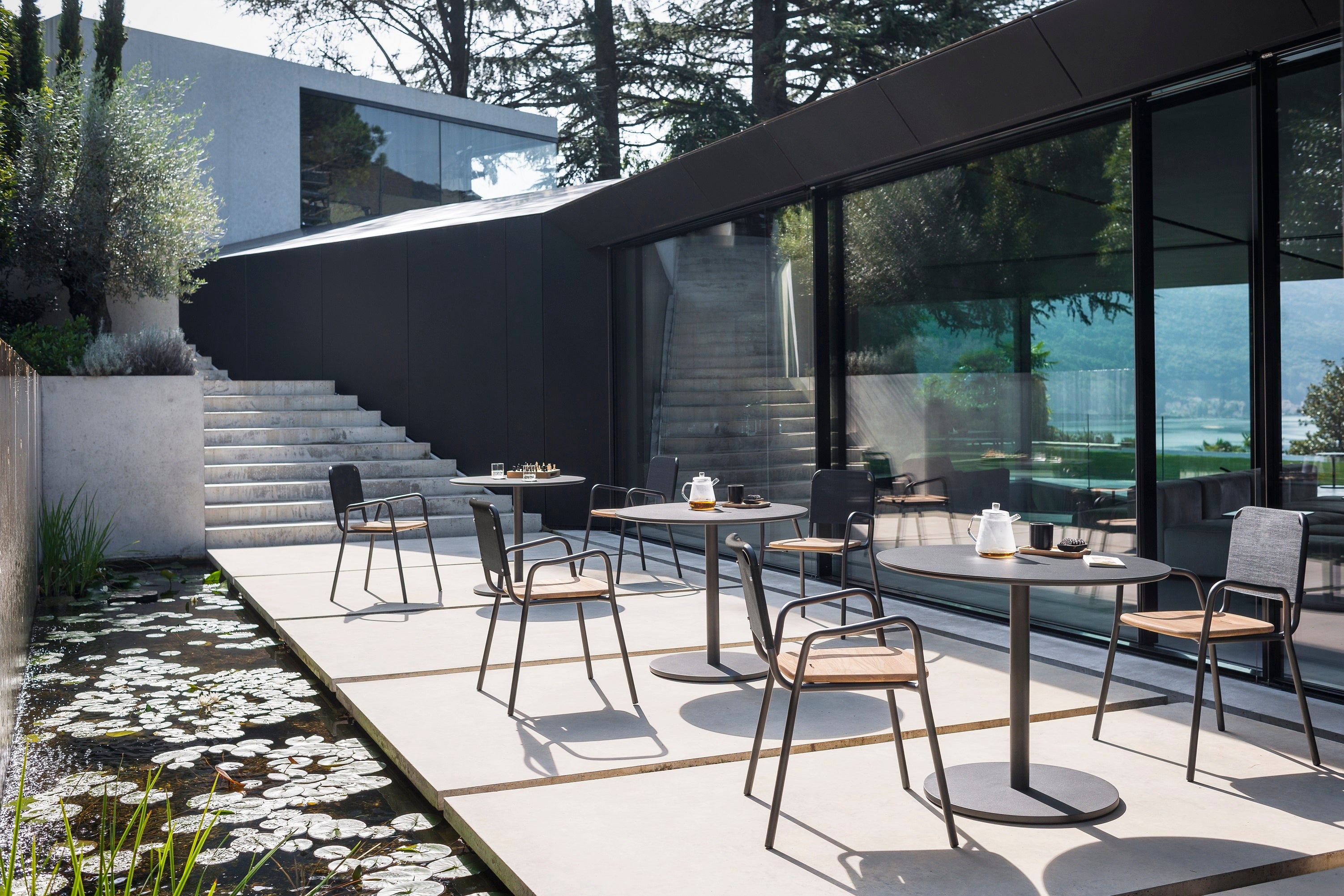 テーブル BUTTON Φ800 H.740mm ¥304,700