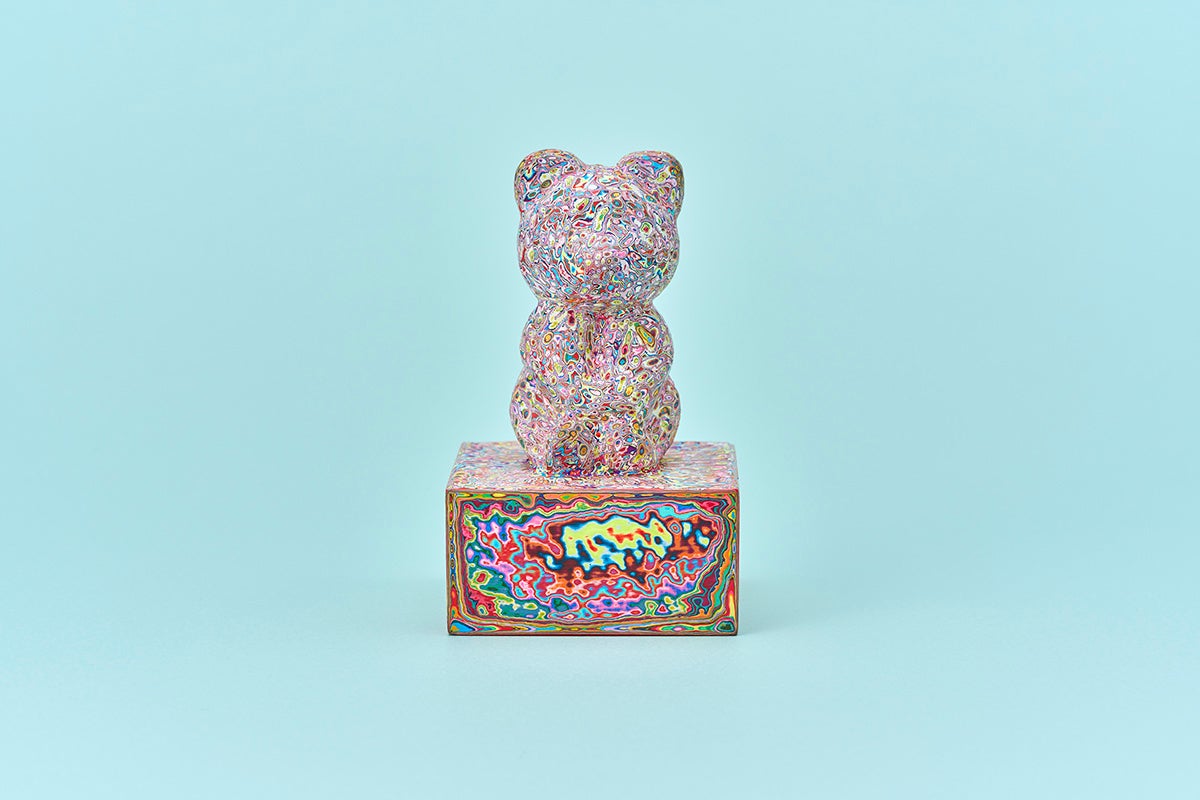 クマに台座 幅7.5×奥行7×高さ12cm （2023年）