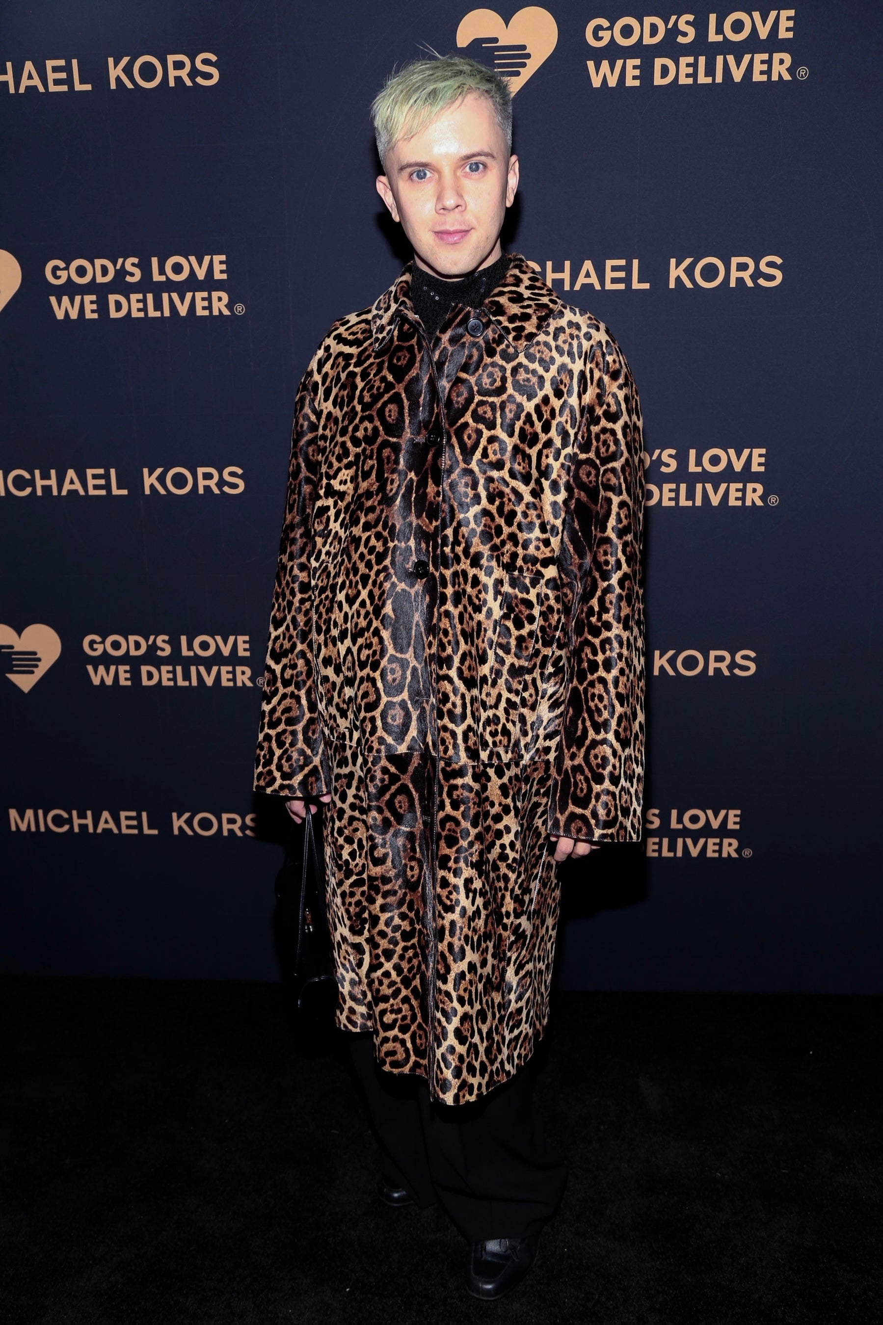 Golden Heart賞を授与されたコメディアンで俳優・歌手のコール・エスコラ