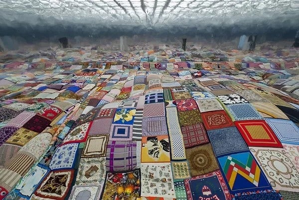 参考：鬼頭健吾《Inconsistent Surface》撮影者：上野 則宏