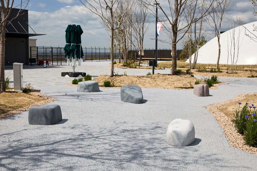 大阪・関西万博会場内で「愛と平和の石磨きワークショップ」開催】彫刻 大阪・関西万博会場内で「愛と平和の石磨きワークショップ」開催】彫刻