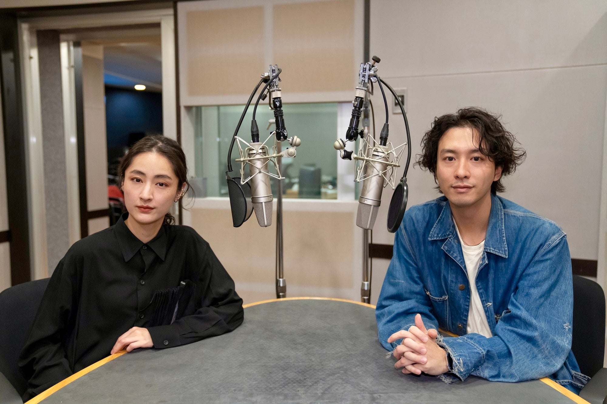 （左から、シシド・カフカ、渡部秀）