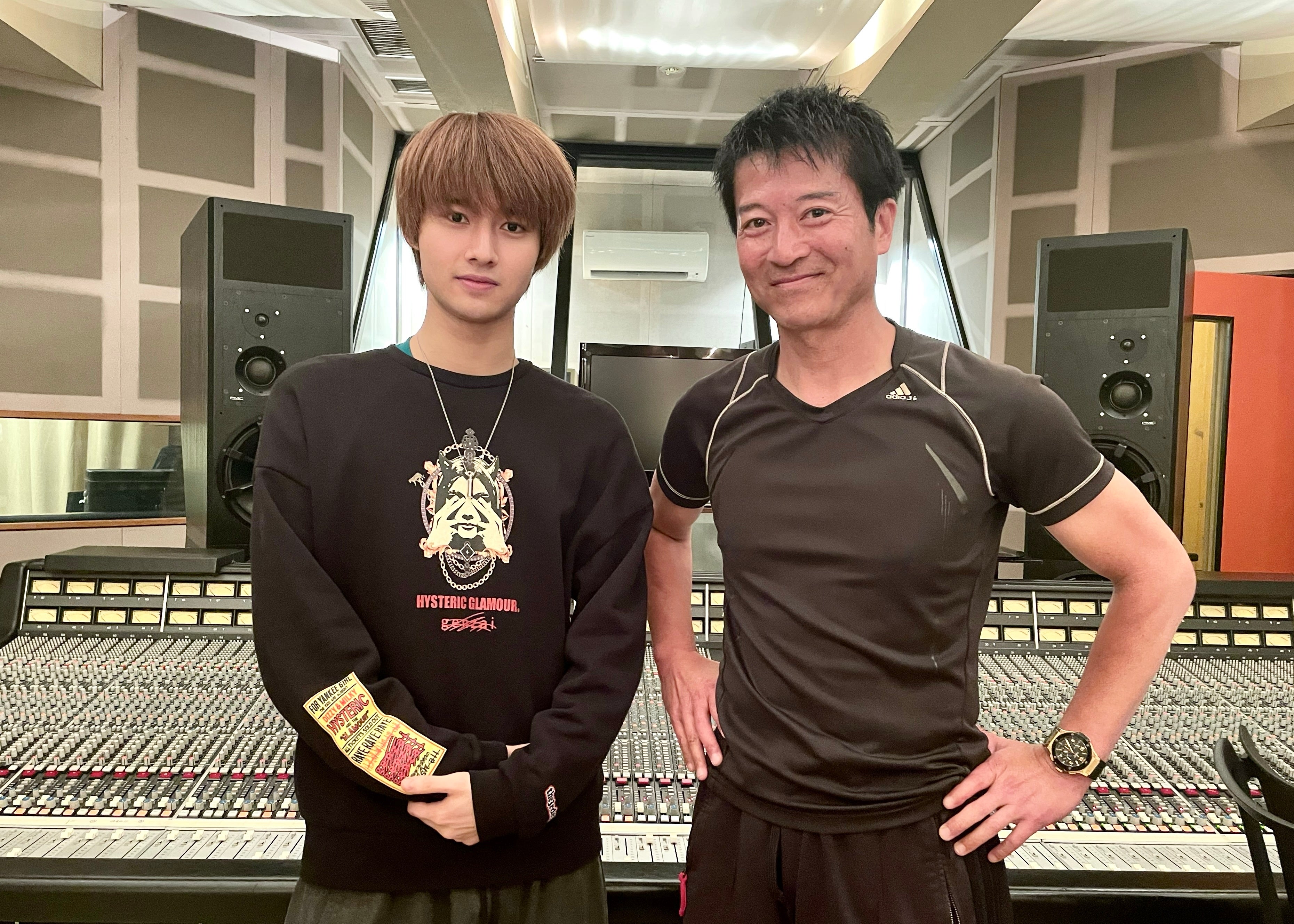 （右から寺脇康文、藤岡真威人）