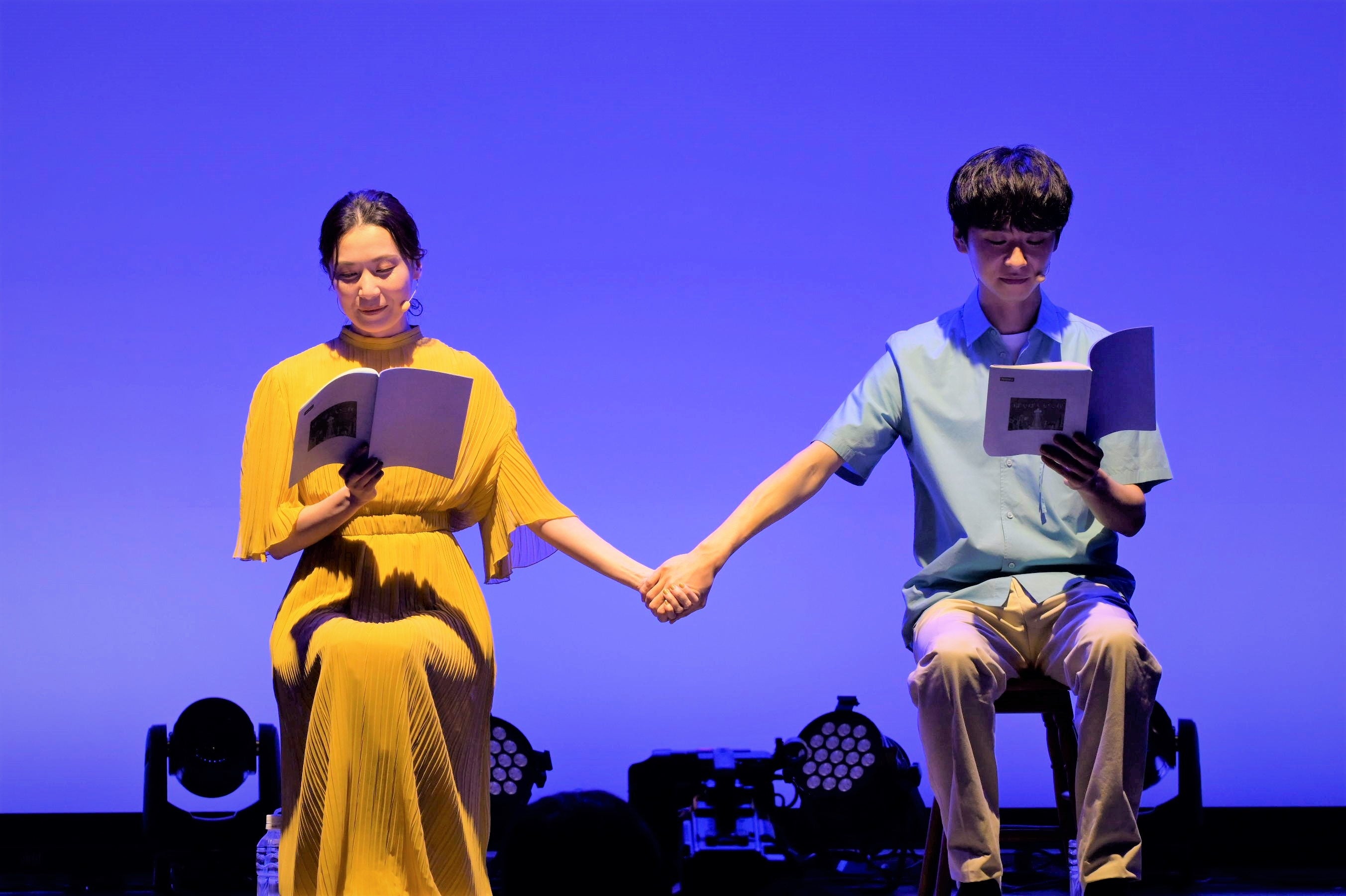 NUMA朗読劇_2（左_村川絵梨 右_橋本淳）