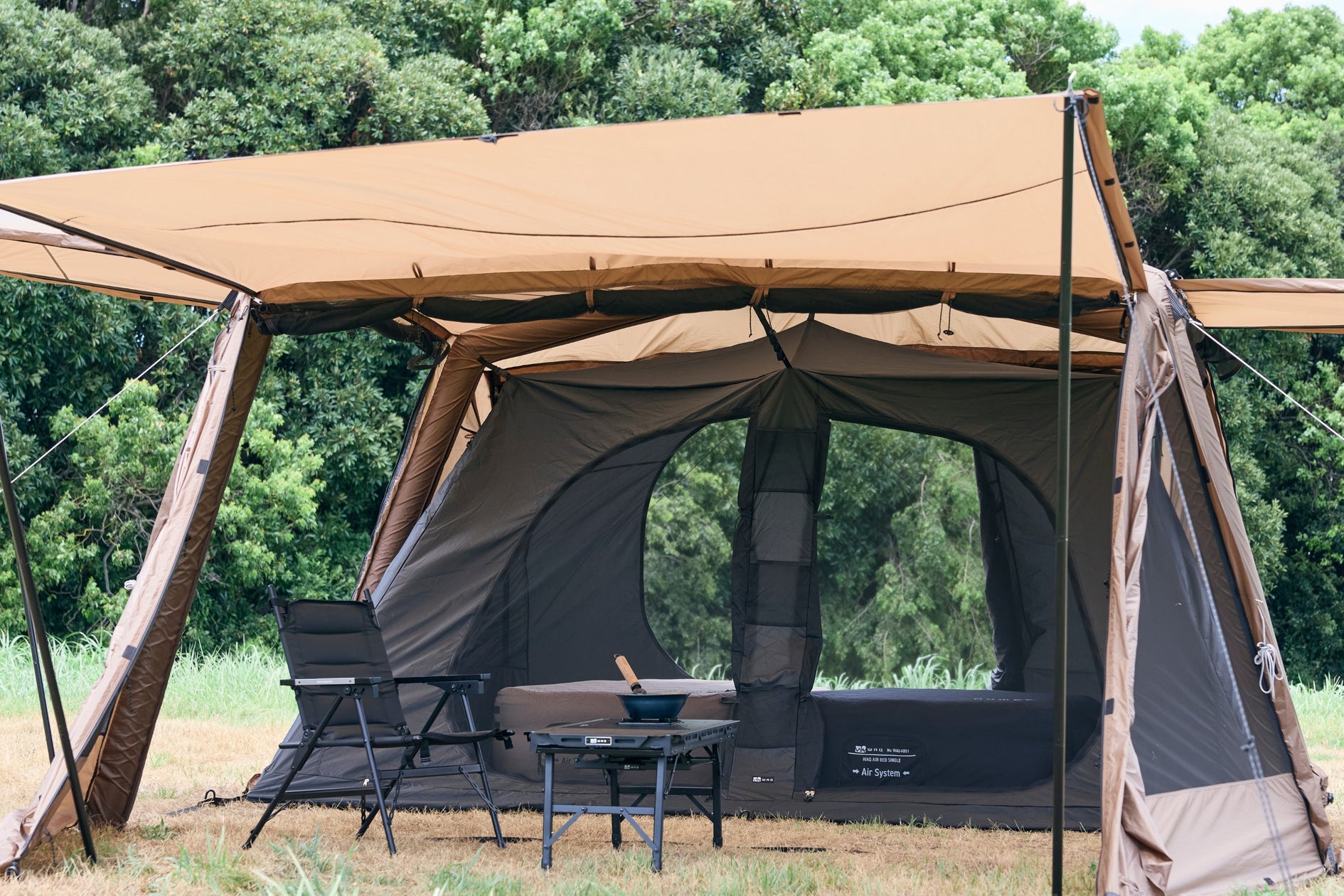 「半分は寝室、半分はリビング。」大型エアテント「AIR VISTA」専用インナーテントを新発売、本体も再販開始。