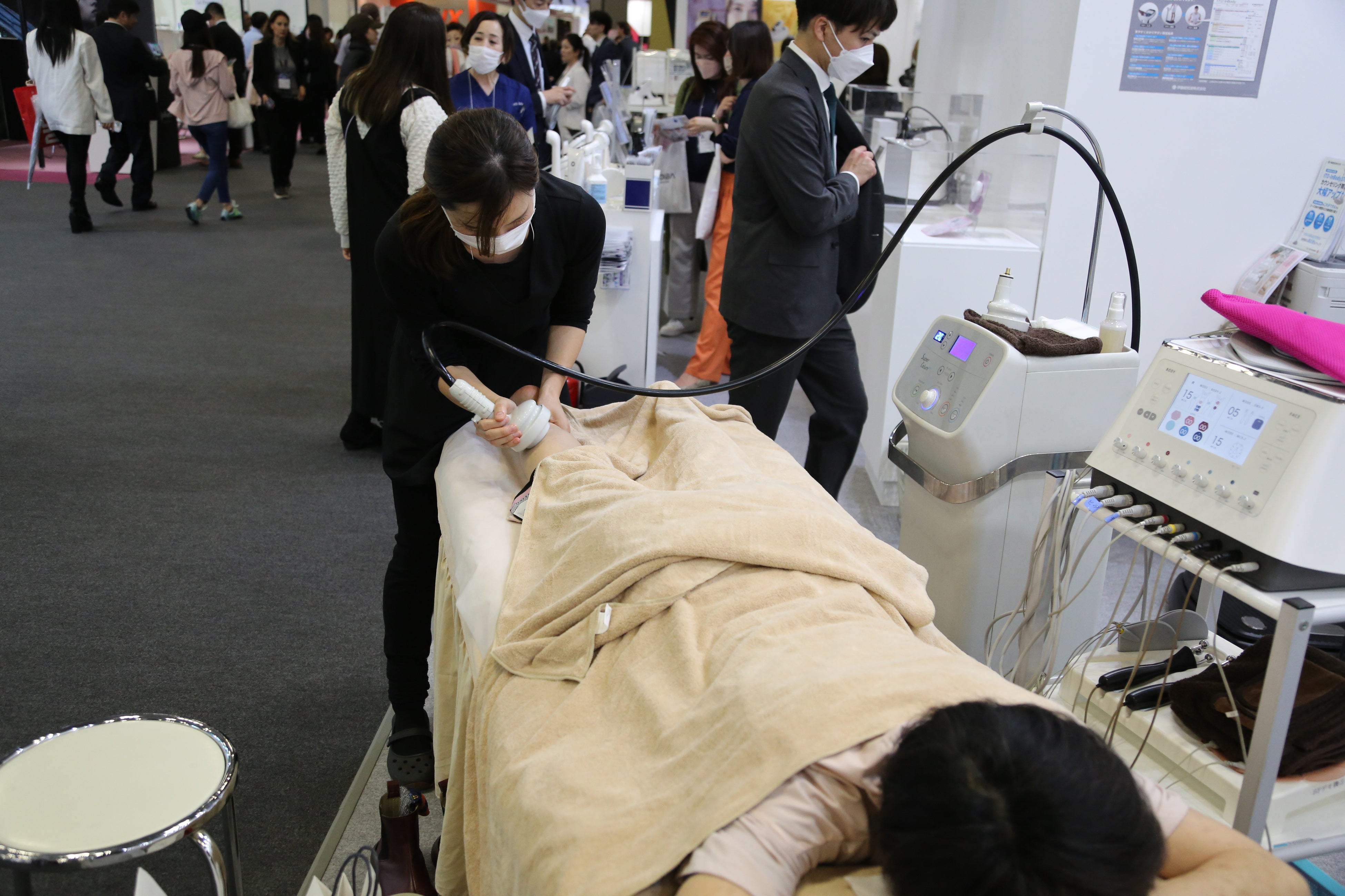 伊藤超短波が製造・販売するエステティックサロン向け複合美容器