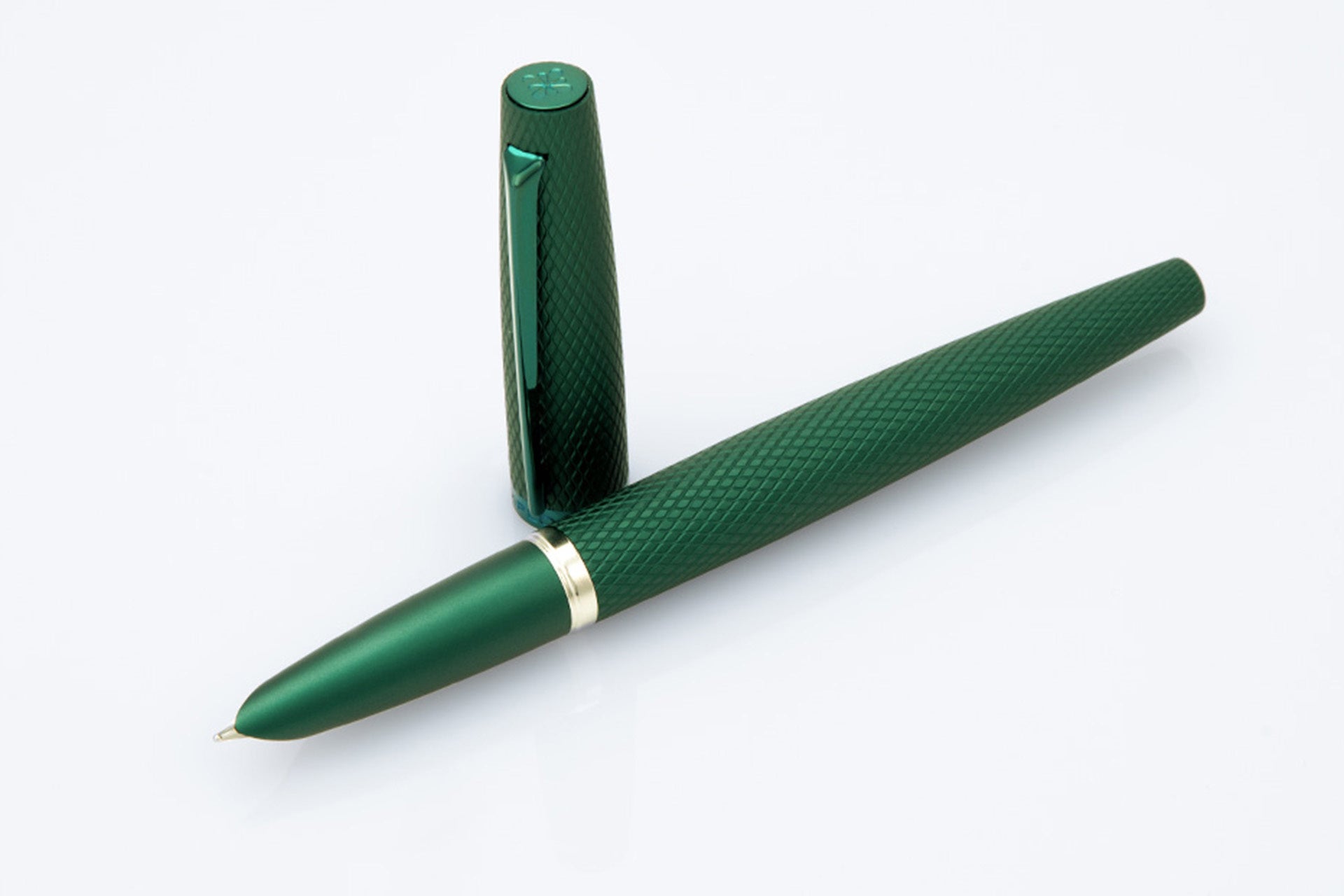 南イタリアの昼と夜をイメージした万年筆が日本限定／数量限定で発売