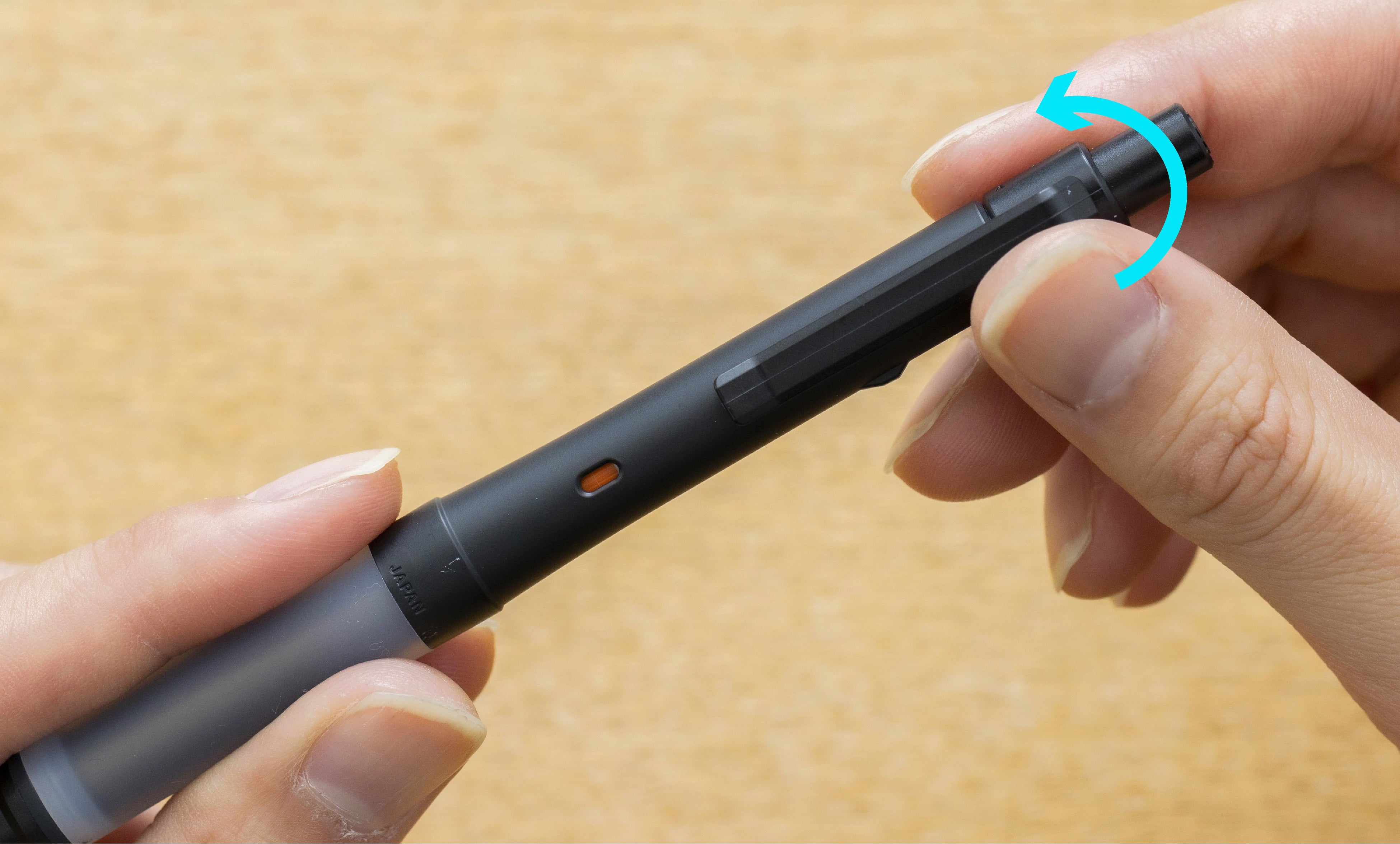 ホールドモード（ロゴがクリップで隠れます）