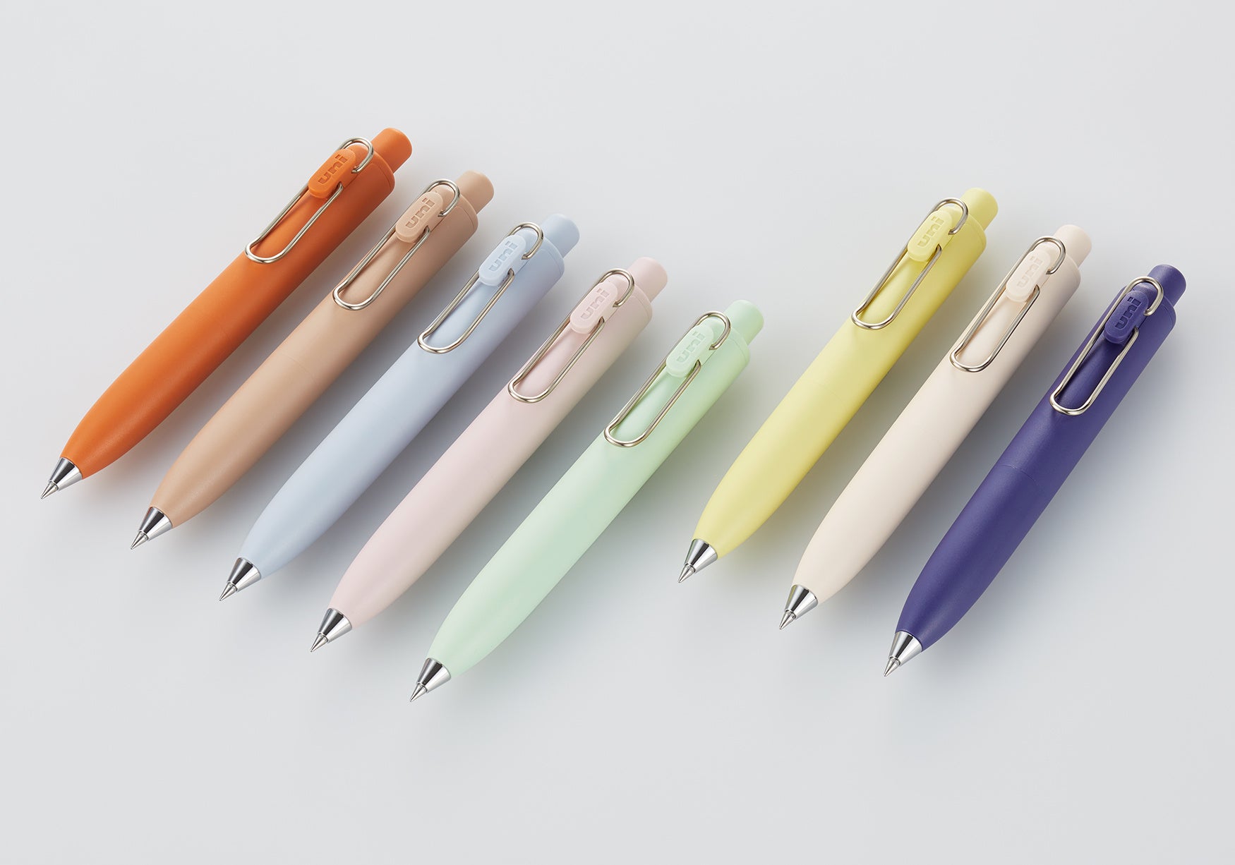 『uni-ball one(ユニボール ワン)P』 左から:みかん、コーヒー、ソーダ、もも、はっか、バナナ、ヨーグルト、ぶどう