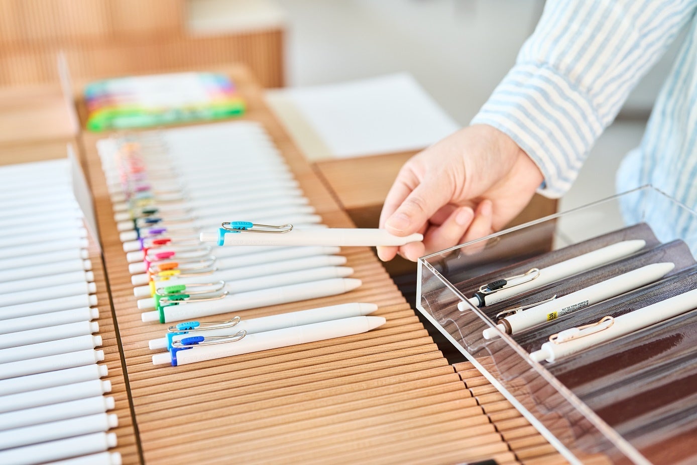 ＜ステーショナリースタンド＞