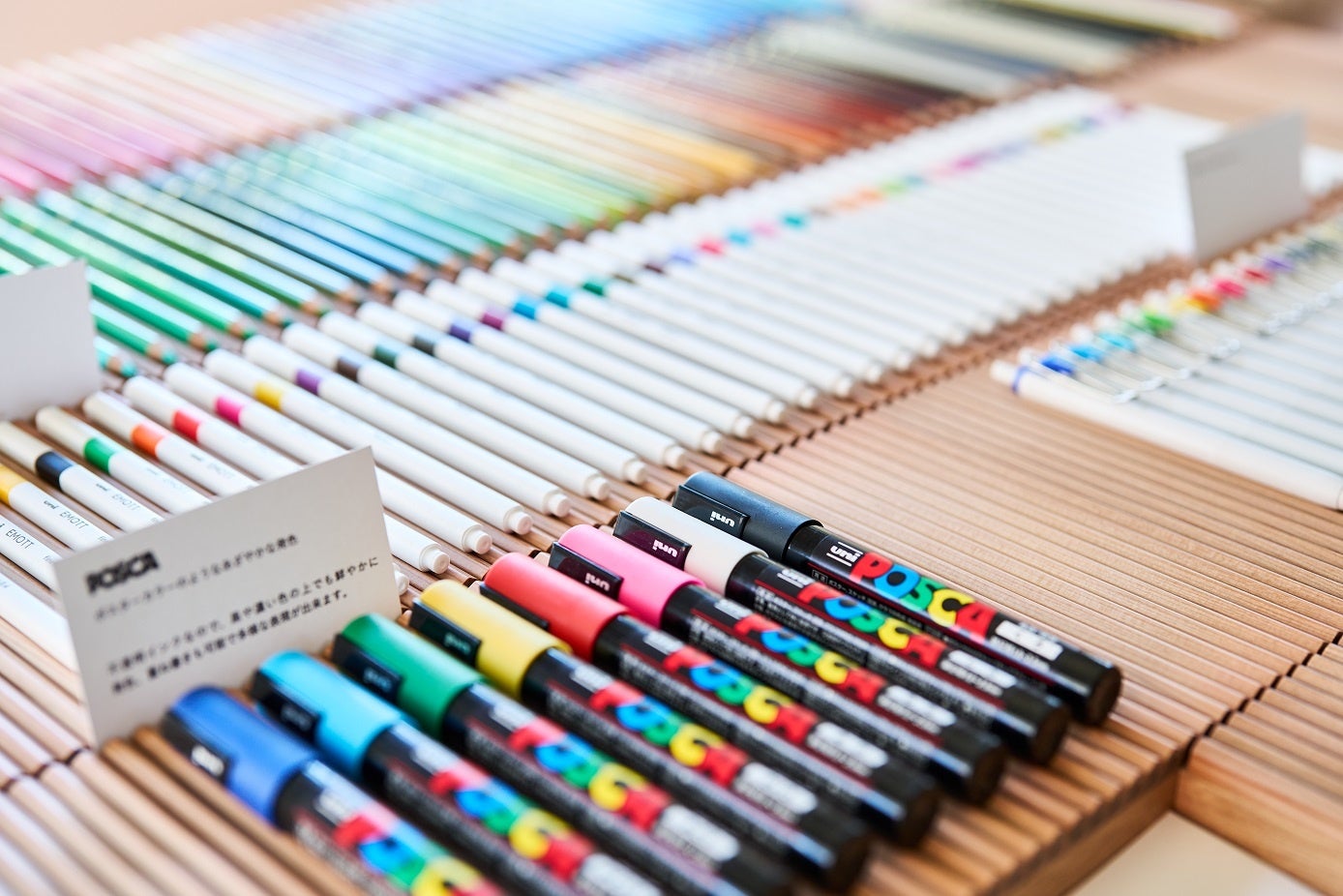 ＜ステーショナリースタンド＞