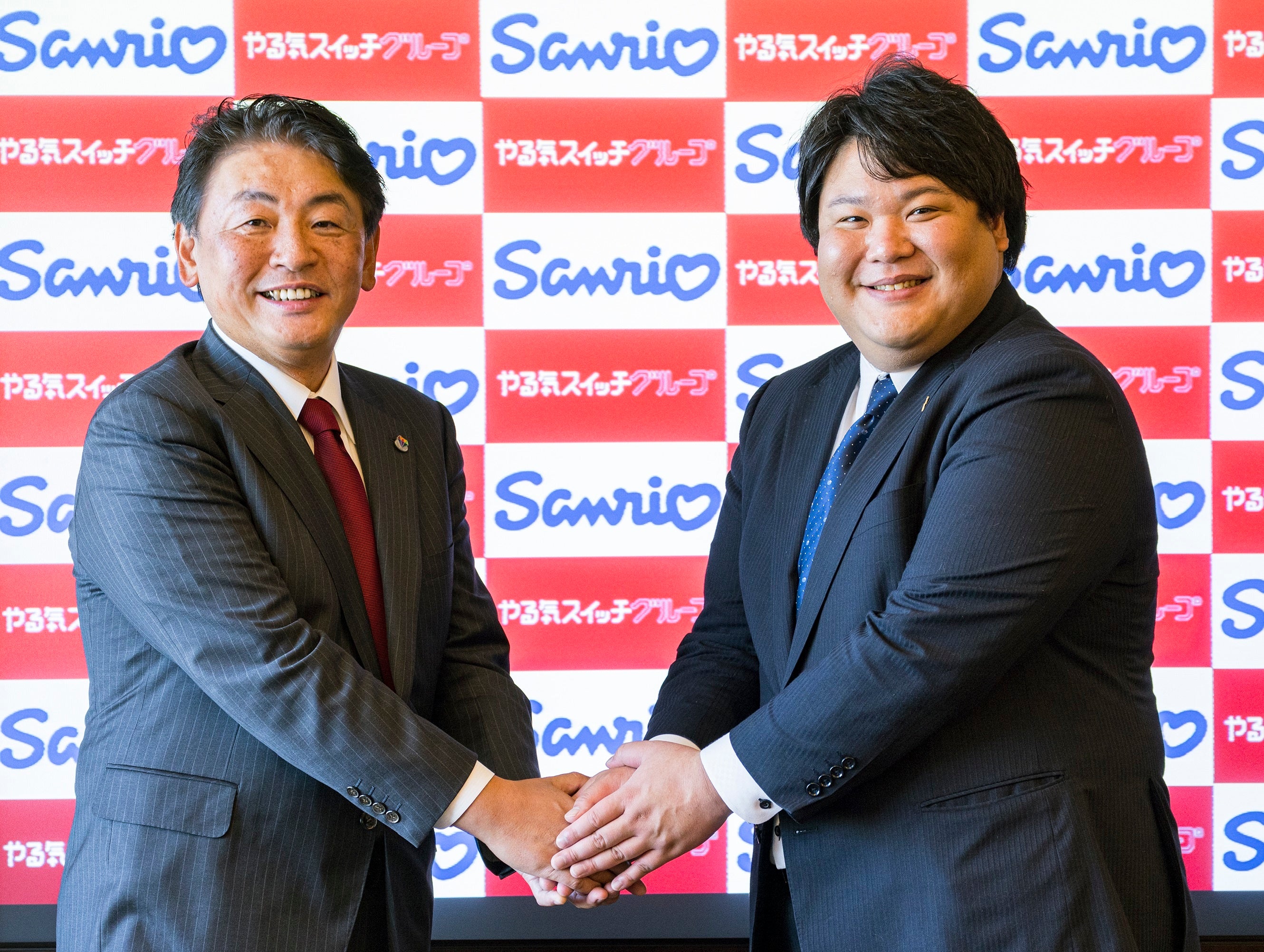 株式会社やる気スイッチグループホールディングス 代表取締役社長 高橋 直司（写真左） 株式会社サンリオ　代表取締役社長　辻󠄀 朋邦（写真右）