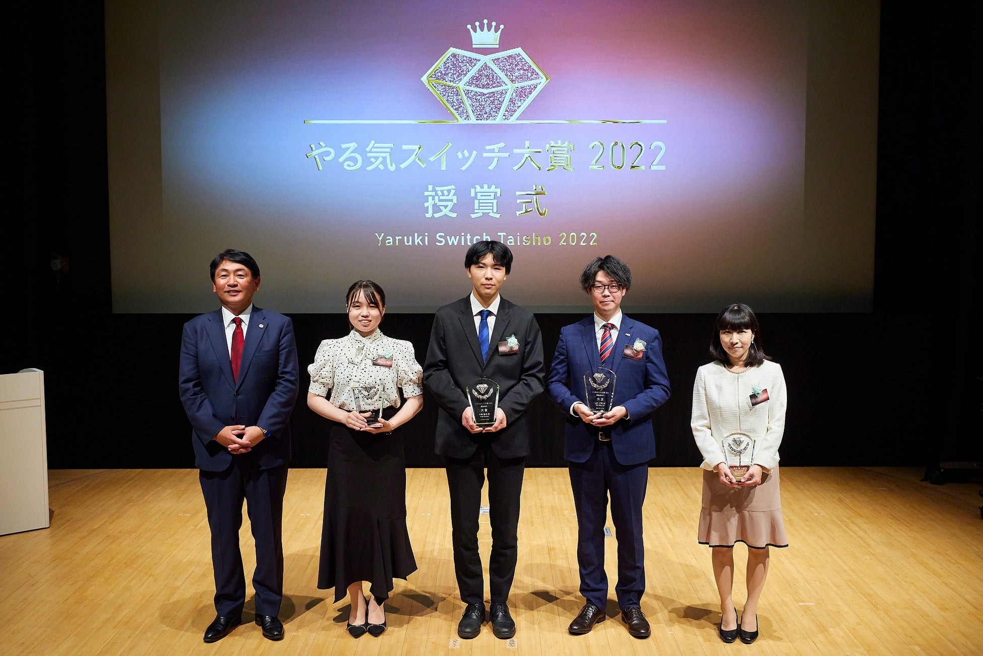 やる気スイッチ大賞「生徒」「講師」「教室長」「保護者」部門の大賞受賞者の皆さんとの記念撮影