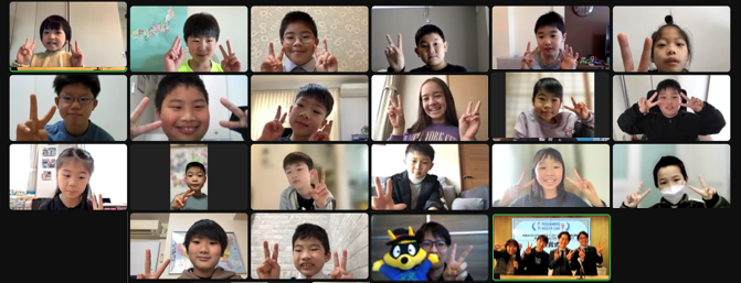 受賞者の笑顔が輝いた、HALLOゾロリ ドット絵コンテスト授賞式での集合写真