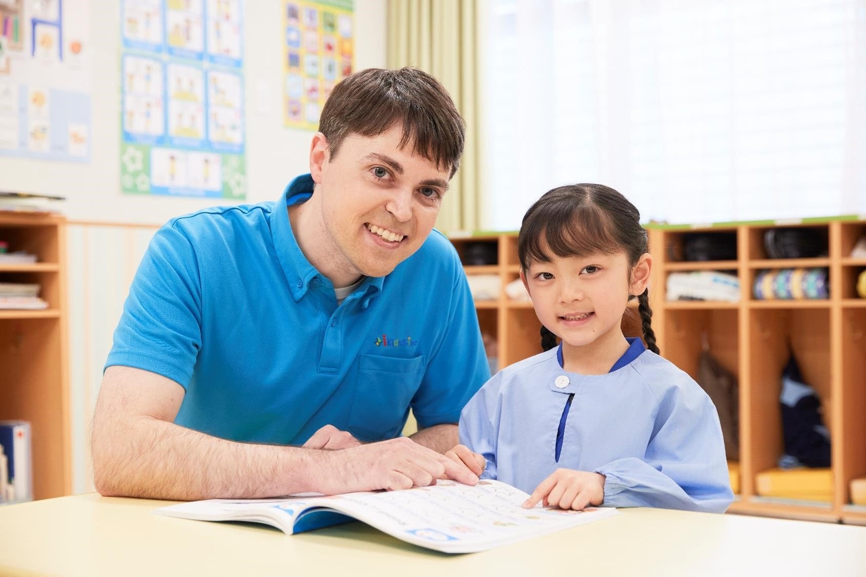 教育と保育を融合したバイリンガル幼児園、英語を使ったレッスンはおよそ3,800時間