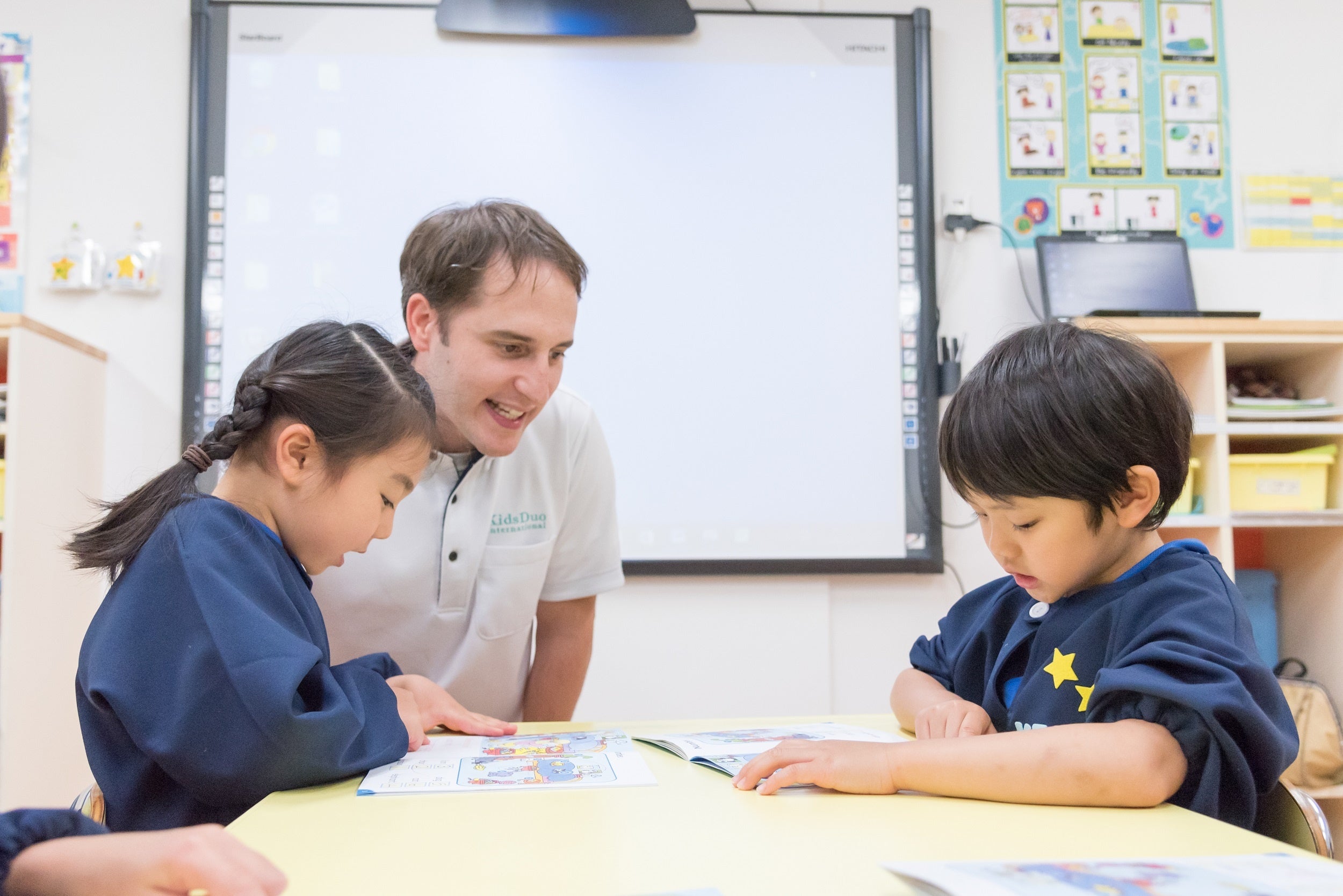 英語・知育・運動を軸にした「生きた知識の習得」と社会性・コミュニケーション能力といった「ライフスキルの習得」により、将来を築く土台を育てるバイリンガル幼児園「キッズデュオインターナショナル」