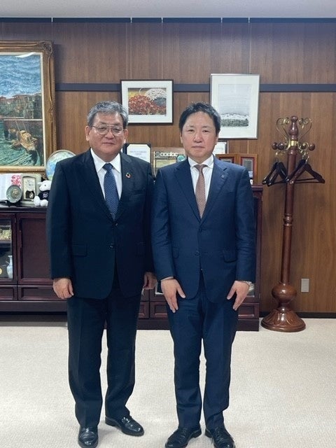 山口大学 谷澤幸生 学長とジェイ・エス・ビー代表 近藤雅彦