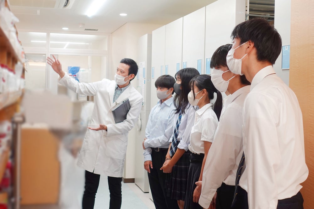 普段は滅多に入ることの出来ない研究所内の見学も実施