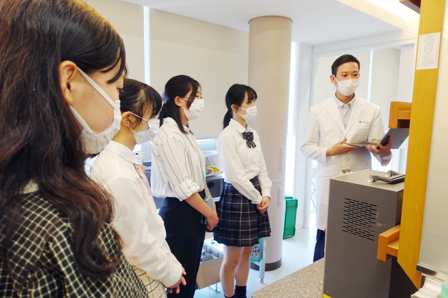 普段は一定の社員のみが入室可能な研究所内の見学も実施