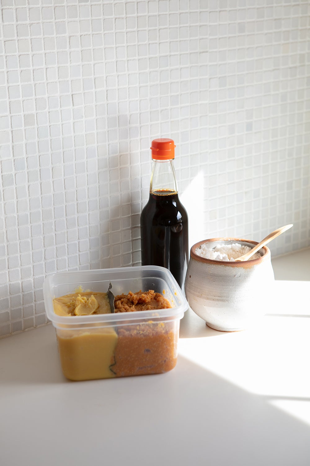 基本の調味料　塩、しょうゆ、みそ