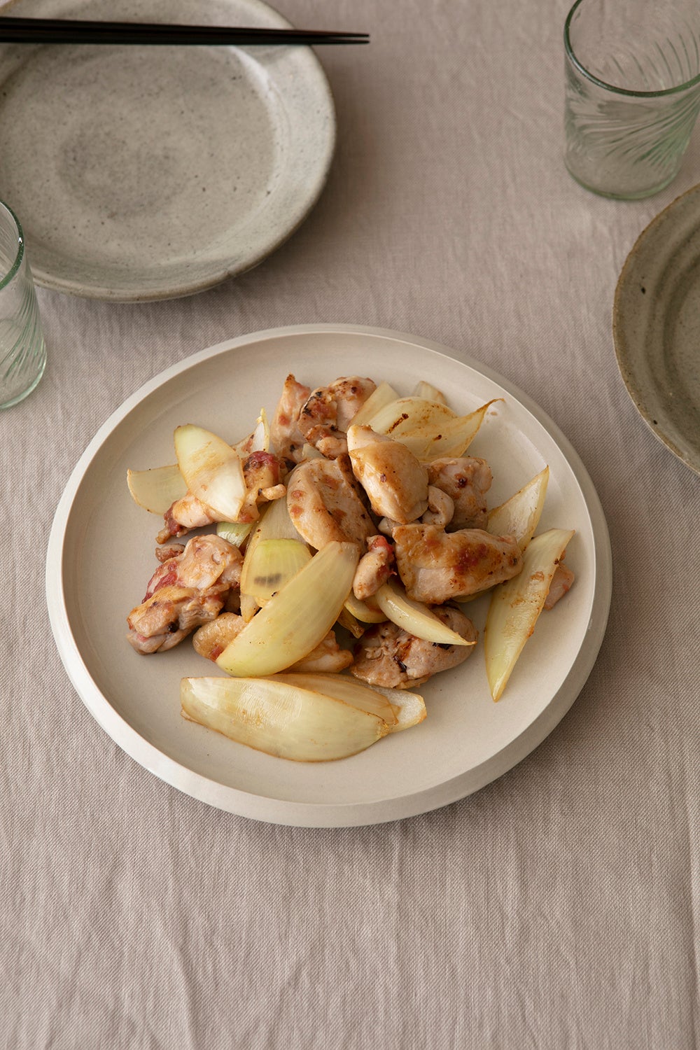 鶏もも肉と梅干しの炒め物