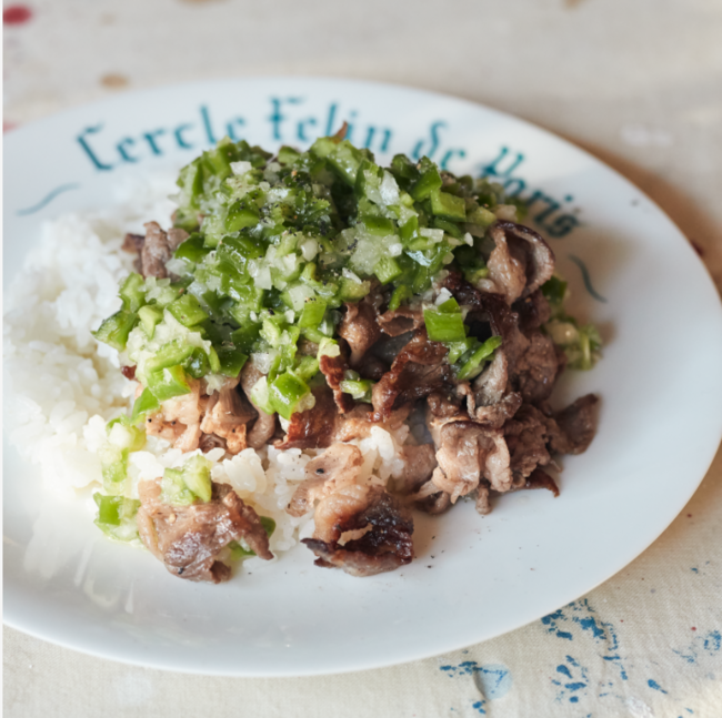 牛肉ソテーサラダピーマンソース