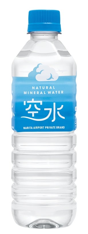 飛行機の中で、旅先で、「成田空港からの旅にいつも空水がそばにある 飛行機の中で、旅先で、「成田空港からの旅にいつも空水がそばにある