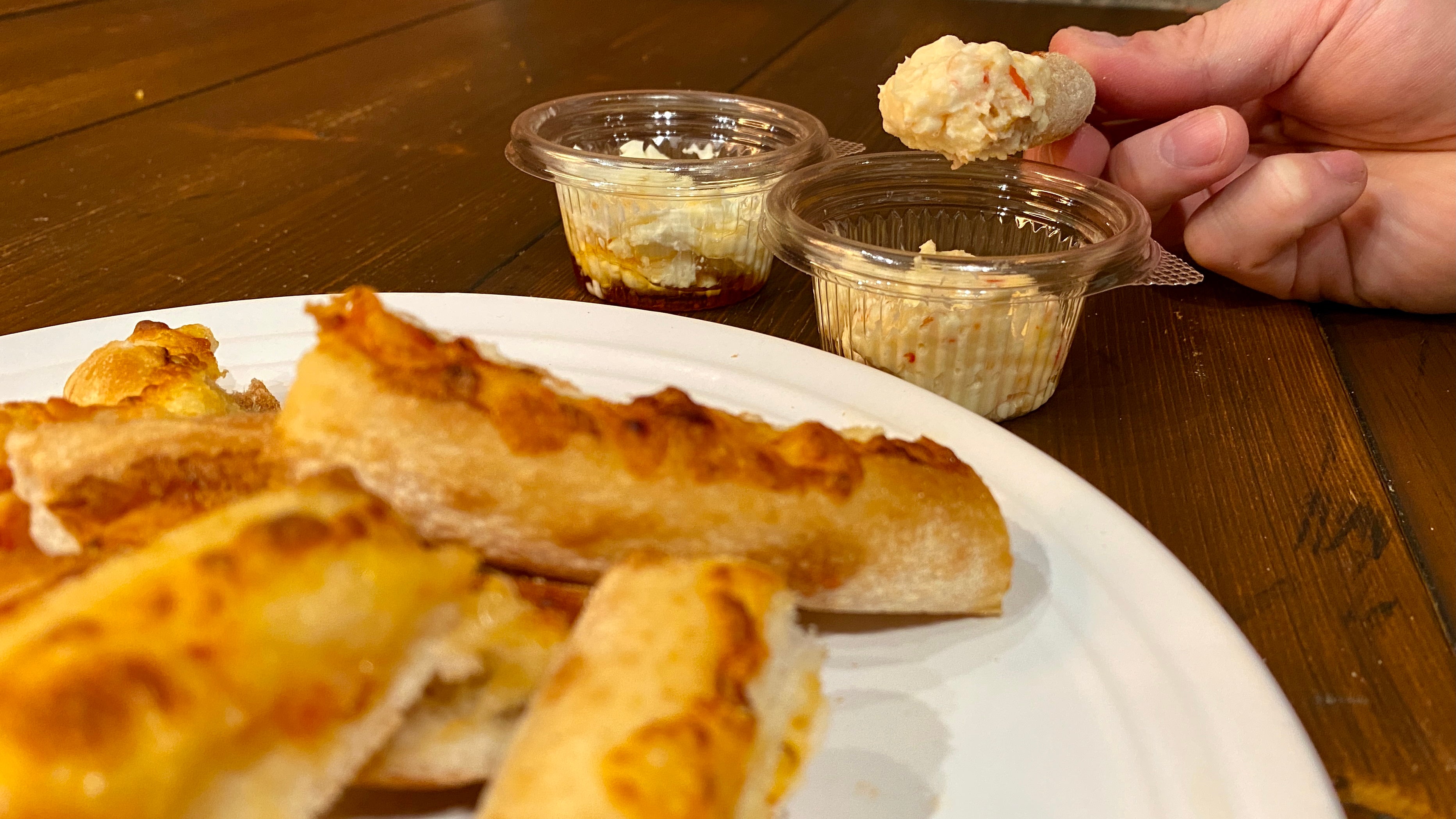 混ぜるだけでできる「超簡単クリームチーズディップ」