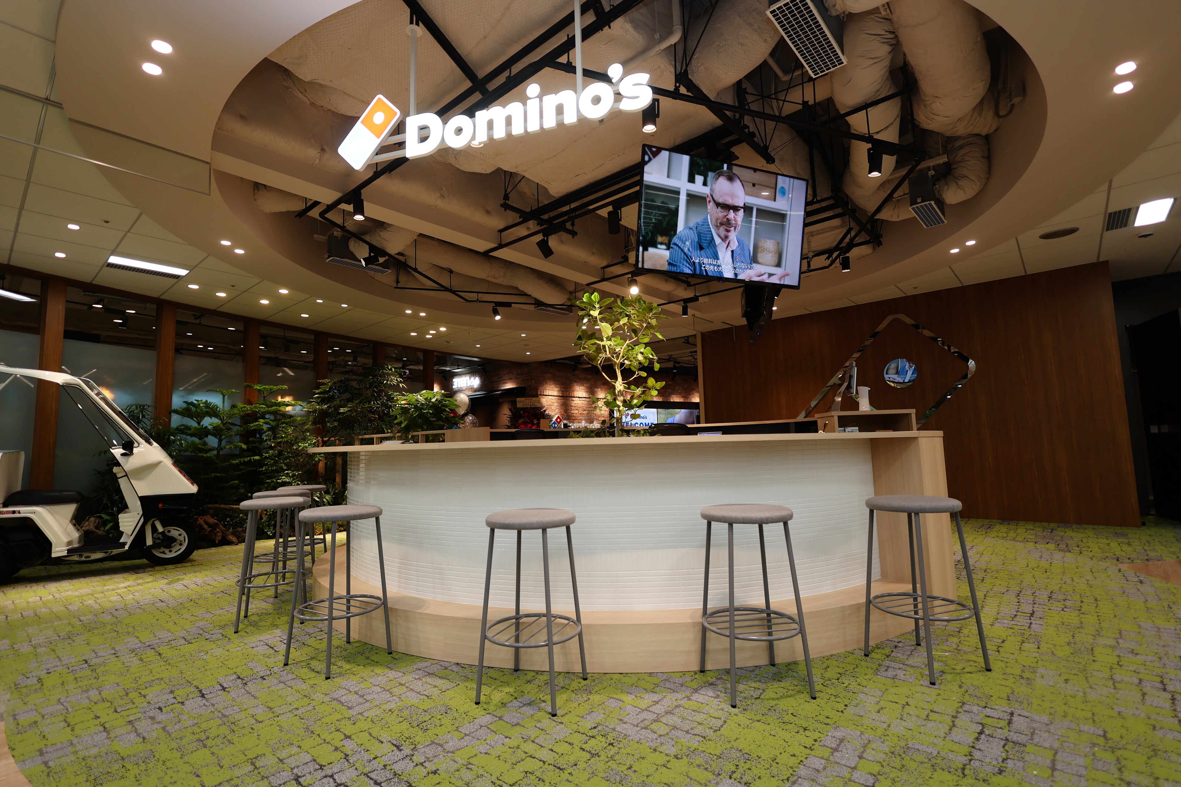 エントランスに配置されたサポートデスク