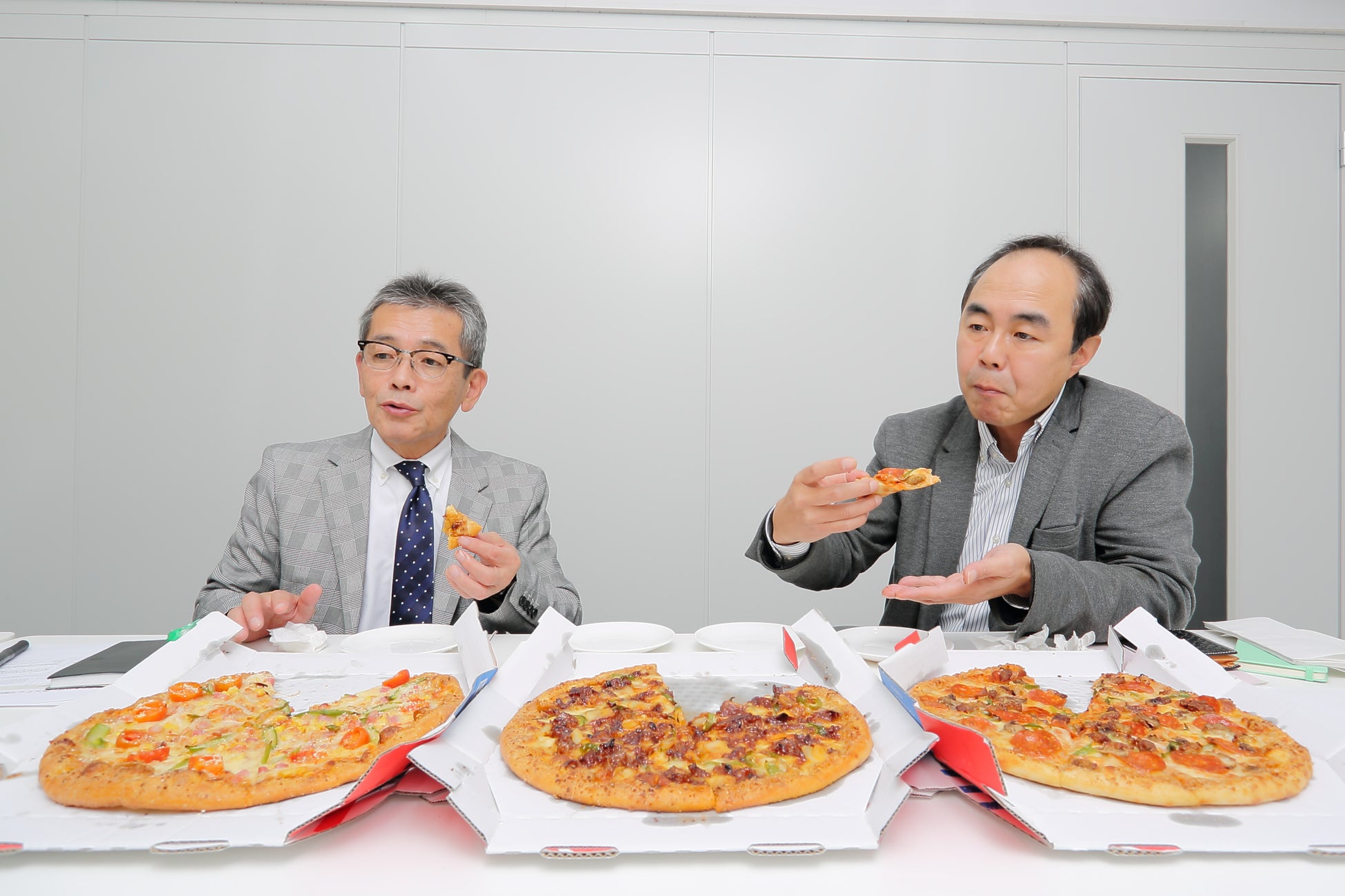 全国胡麻加工組合 流通委員長(マコト取締役)/高橋武司氏(左)、事務局 高木義徳氏(右)