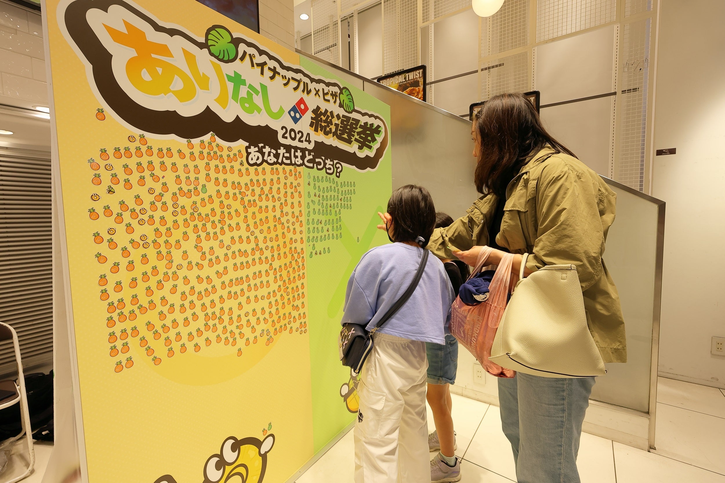 新宿駅構内・特別投票所の様子
