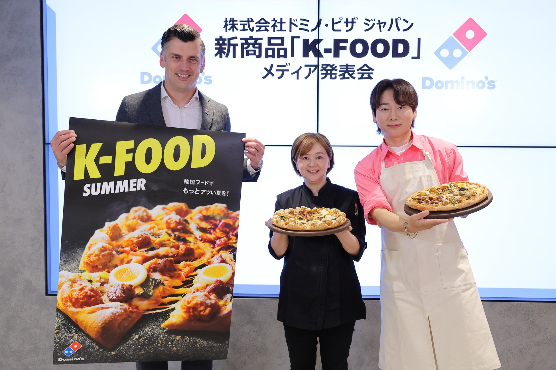 (左から)ドミノ・ピザ CEO マーティン・スティーンクス、メニューイノベーション課 課長 大山幸恵、 韓国料理研究家 JINさん