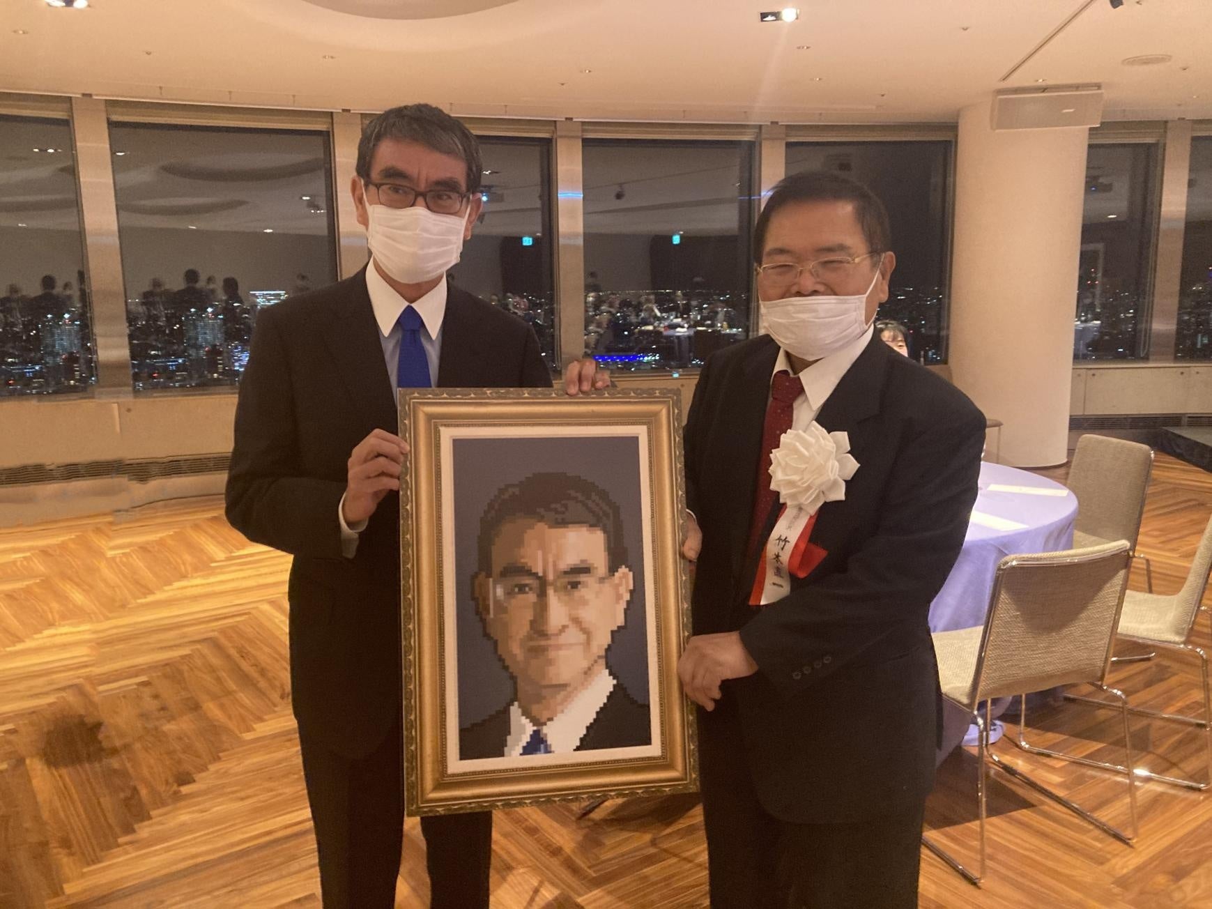 デジタル大臣河野太郎、元大臣竹本直一、クリプト大臣NFT