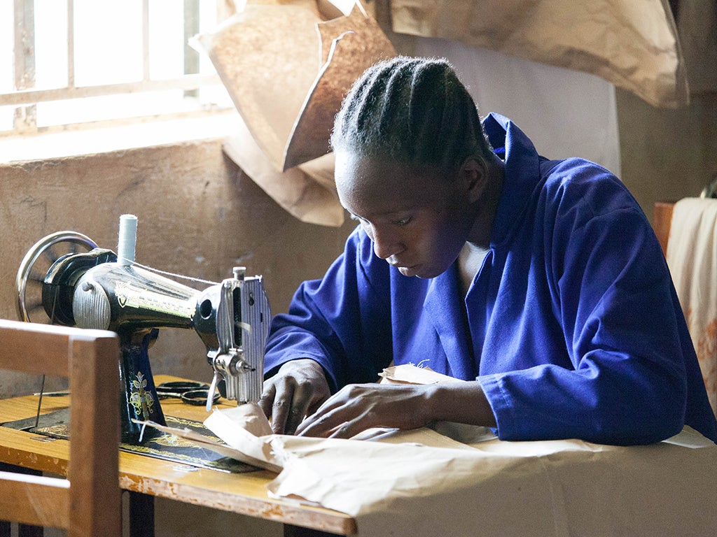 洋裁の職業訓練の様子