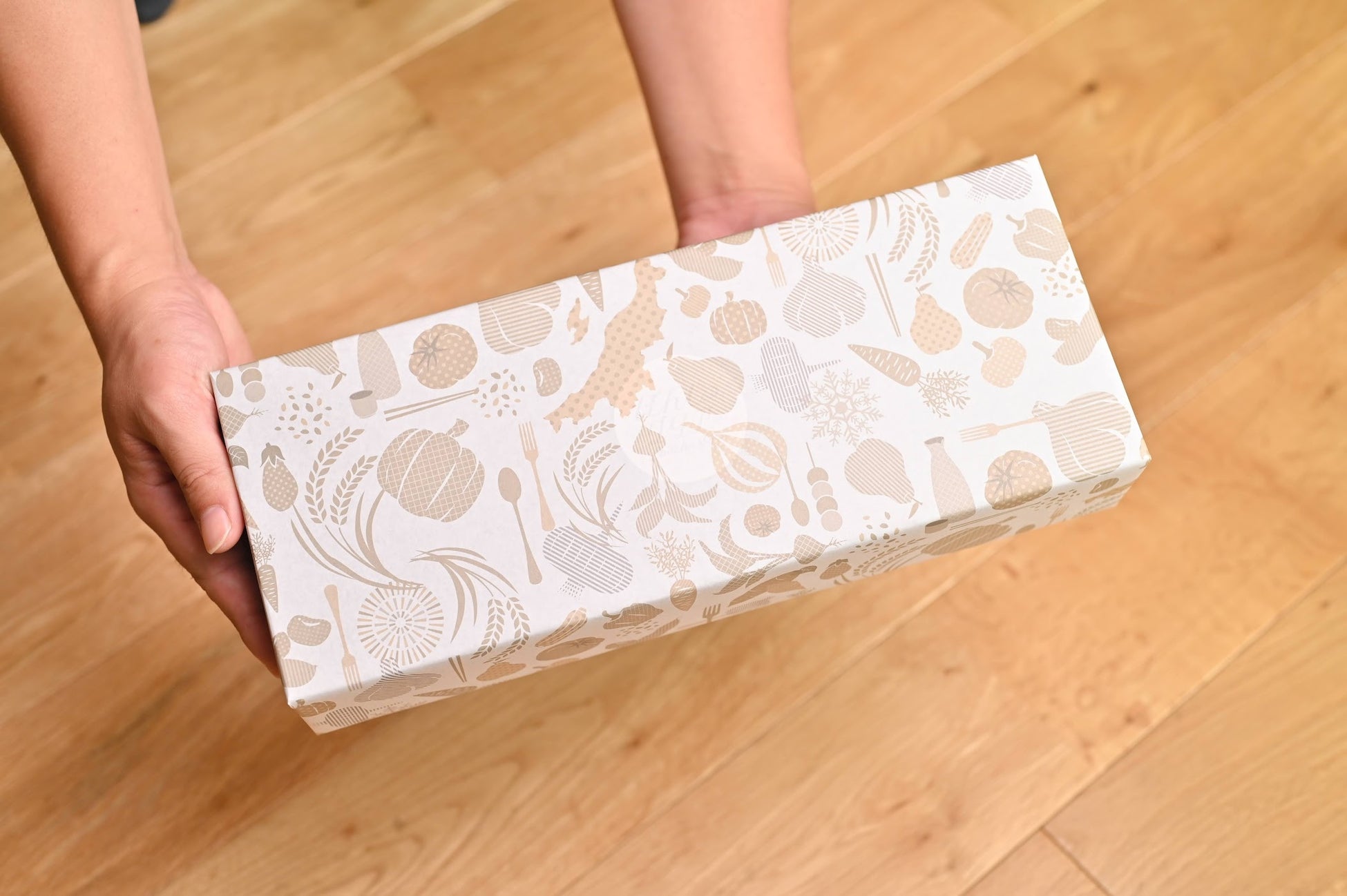 お酒のプレゼントについてTwitterアンケート調査を実施。最新のトレンドはお酒との「出会い」に注目。定番の贈答品ではなく少量多銘柄が求められる令和の日本酒プレゼント事情