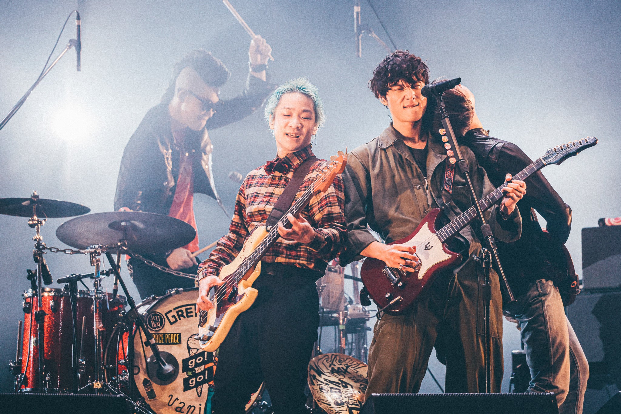 日本のロックシーンを代表する16組が競演！LIVE HOLIC extra